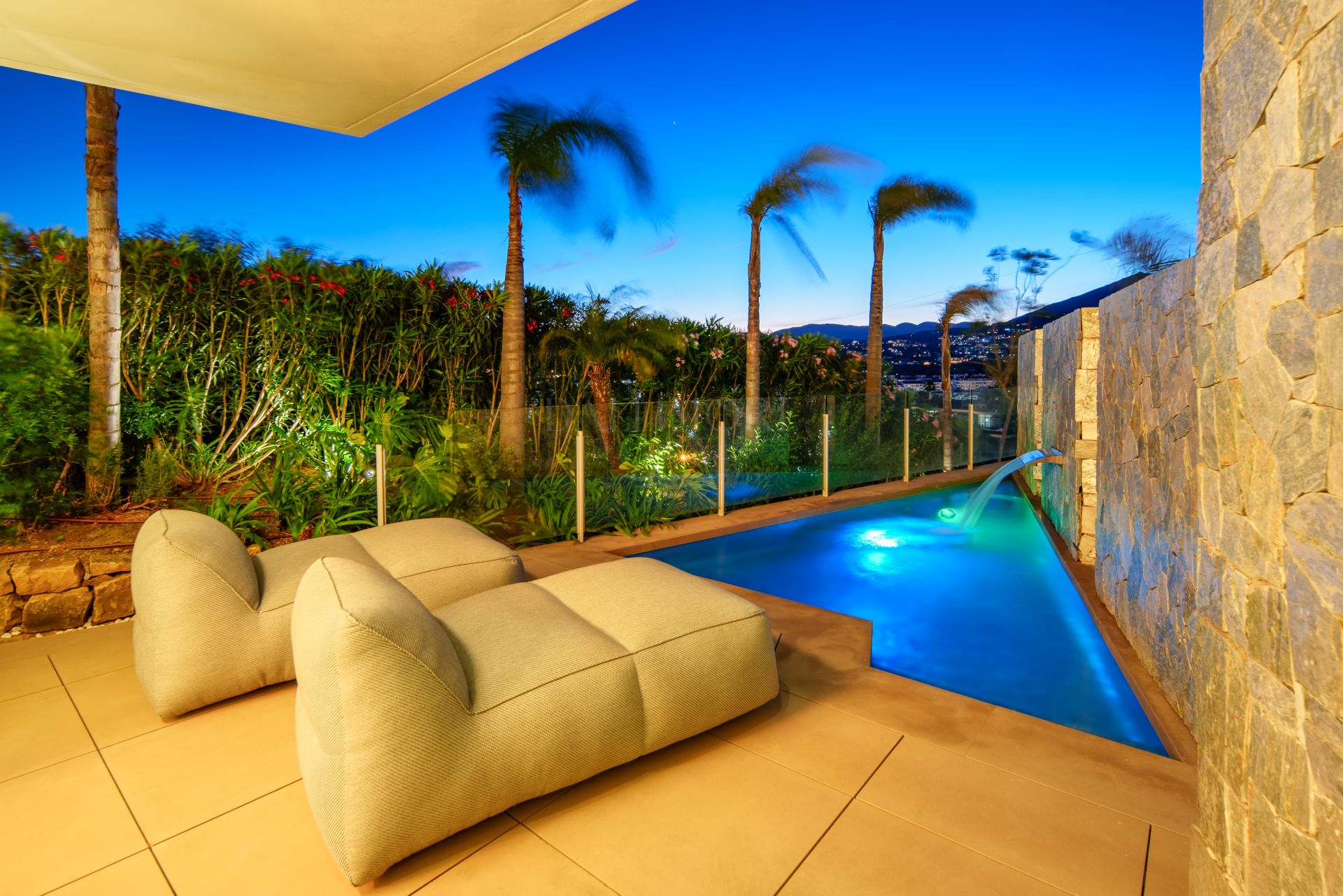 Villa contemporánea de cuatro dormitorios con vistas panorámicas