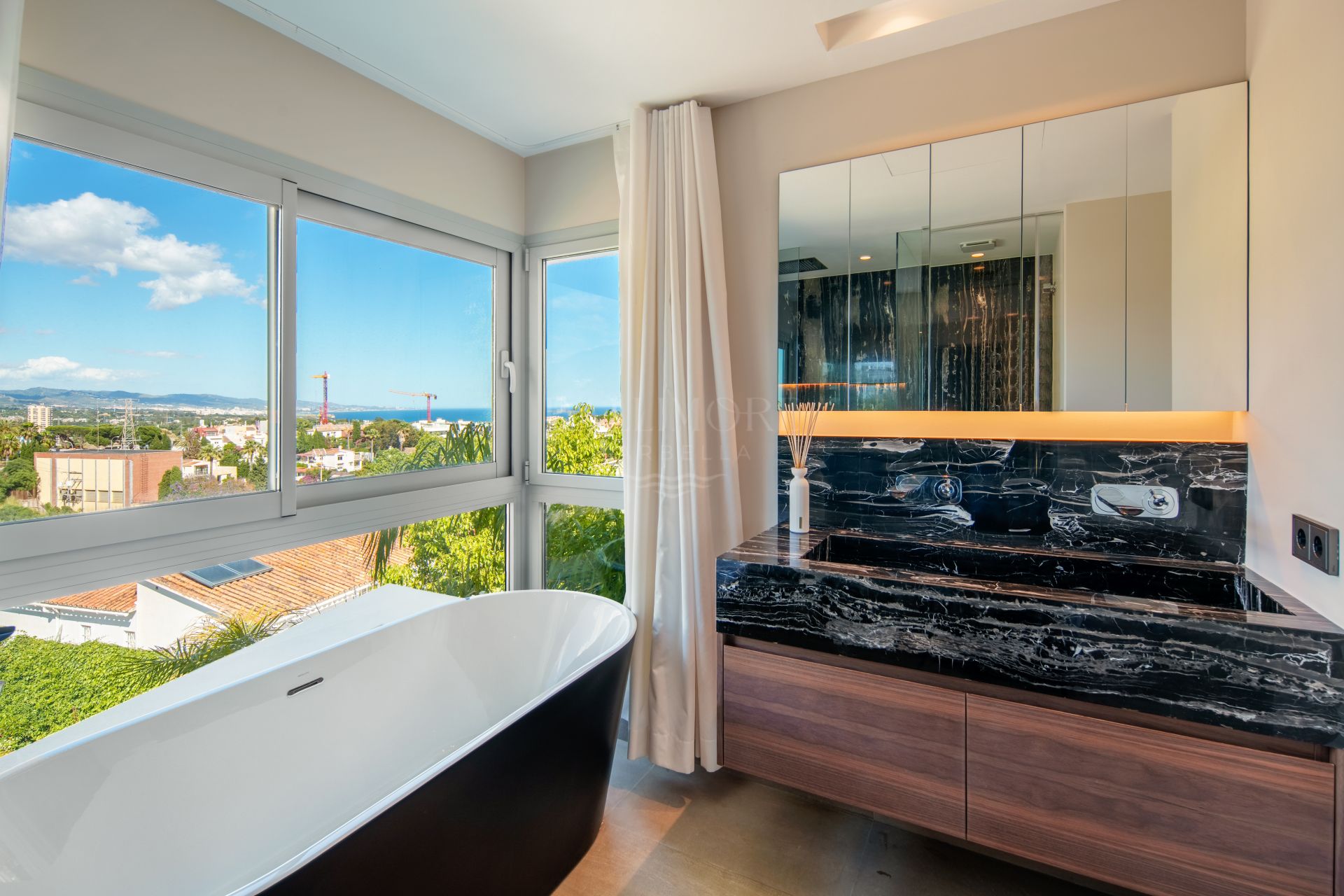 Villa contemporánea de cuatro dormitorios con vistas panorámicas