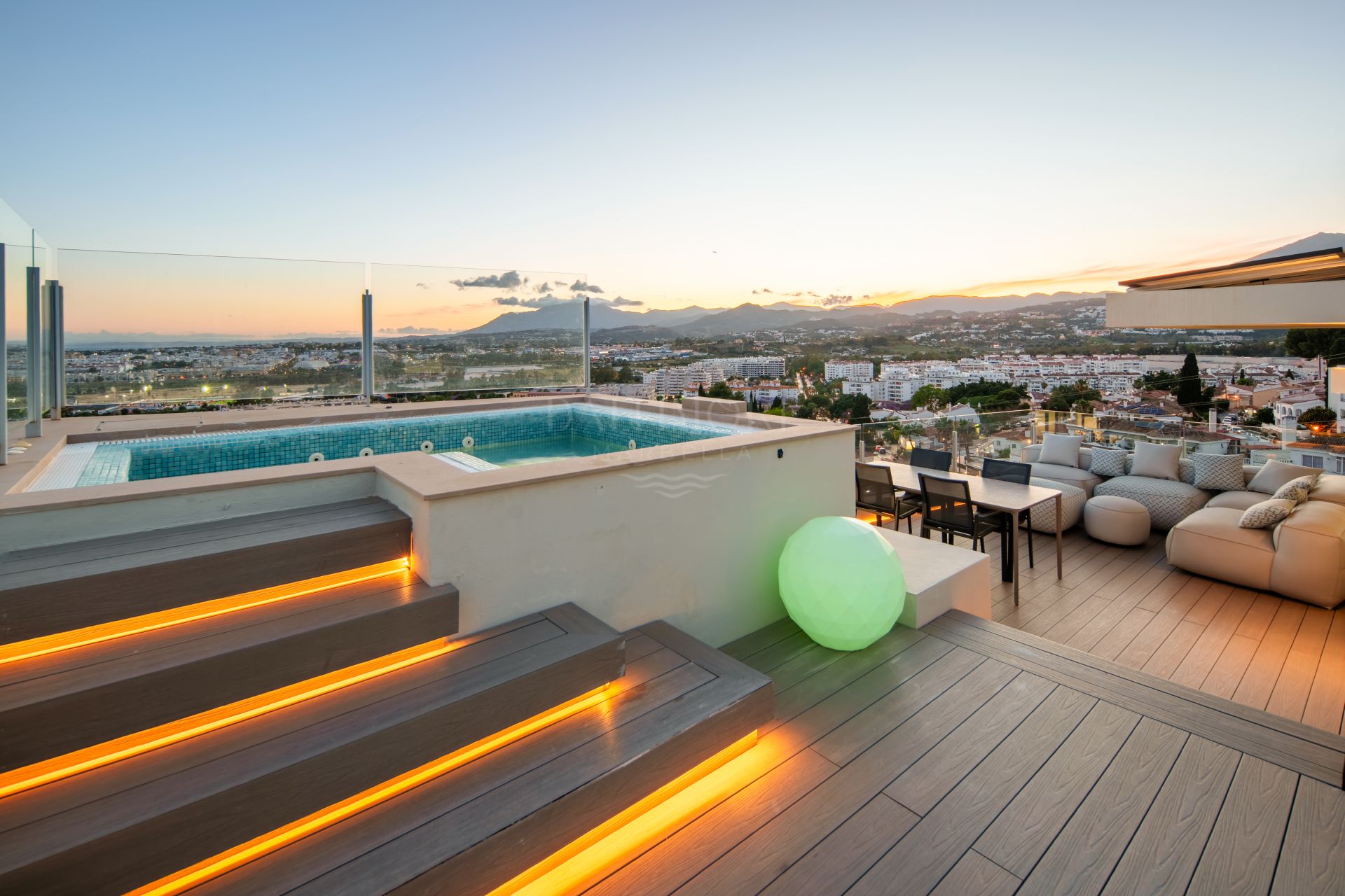 Villa contemporánea de cuatro dormitorios con vistas panorámicas