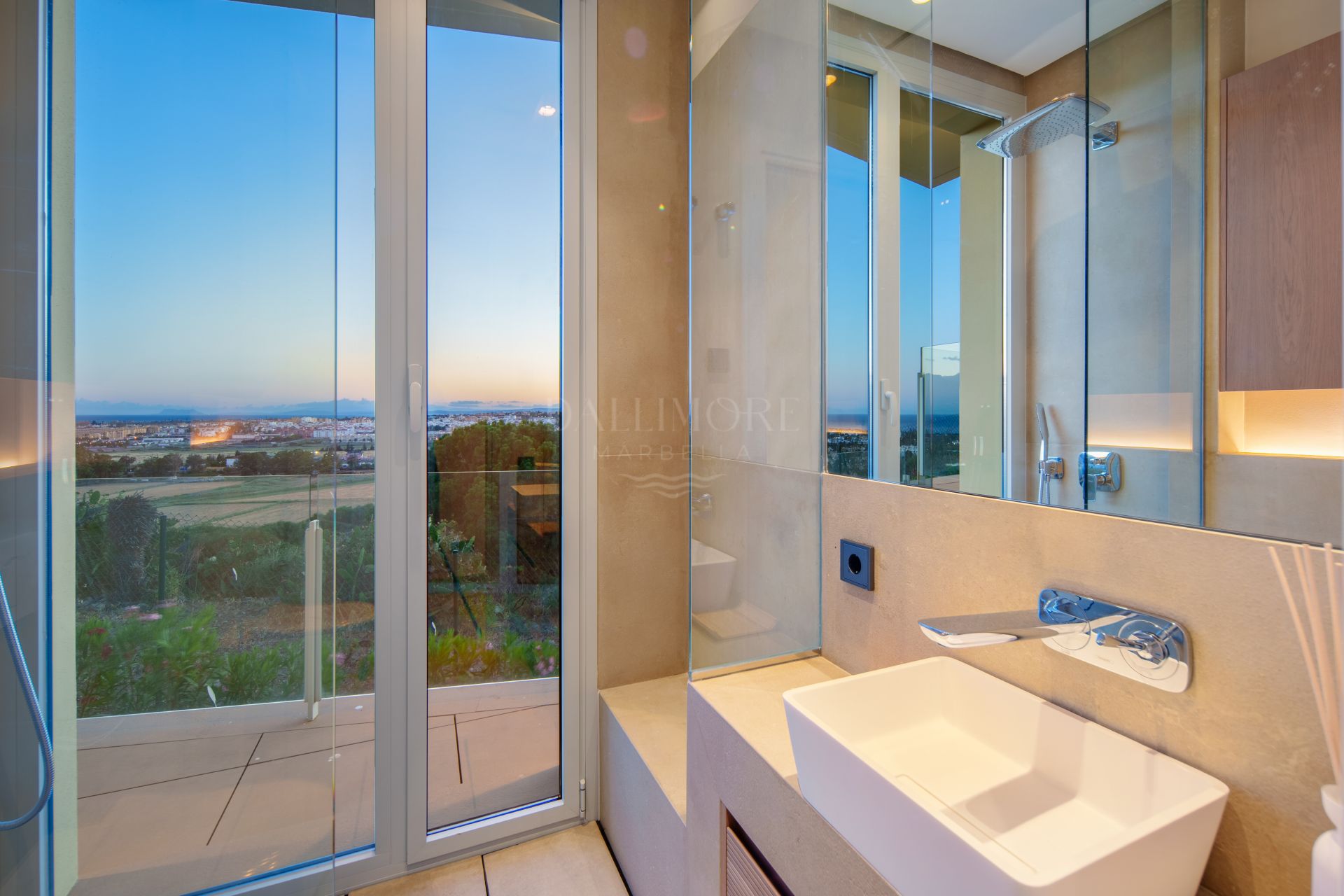Villa contemporánea de cuatro dormitorios con vistas panorámicas