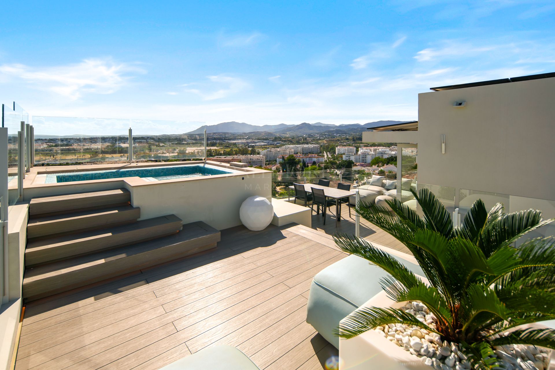 Villa contemporánea de cuatro dormitorios con vistas panorámicas