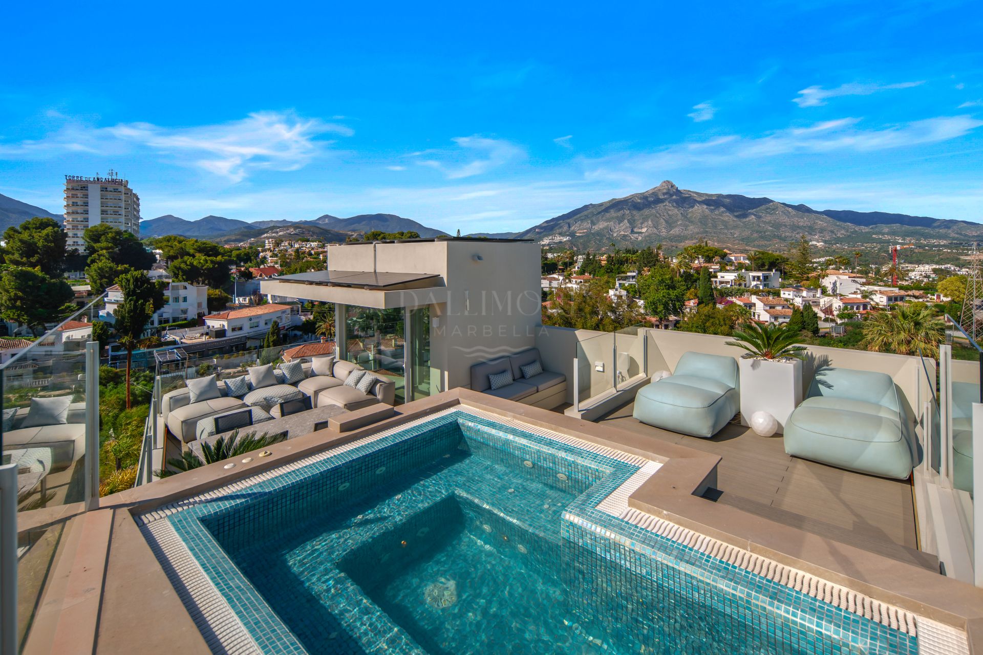 Villa contemporánea de cuatro dormitorios con vistas panorámicas