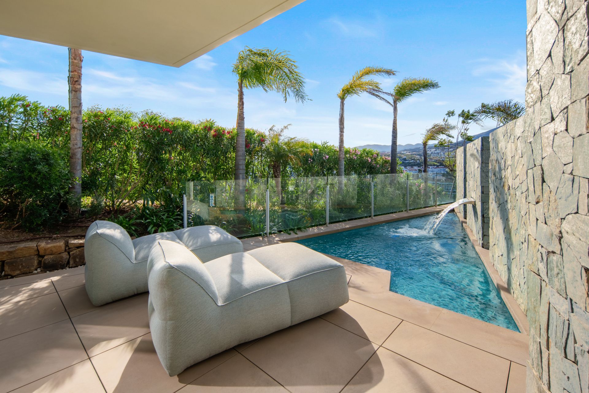 Villa contemporánea de cuatro dormitorios con vistas panorámicas