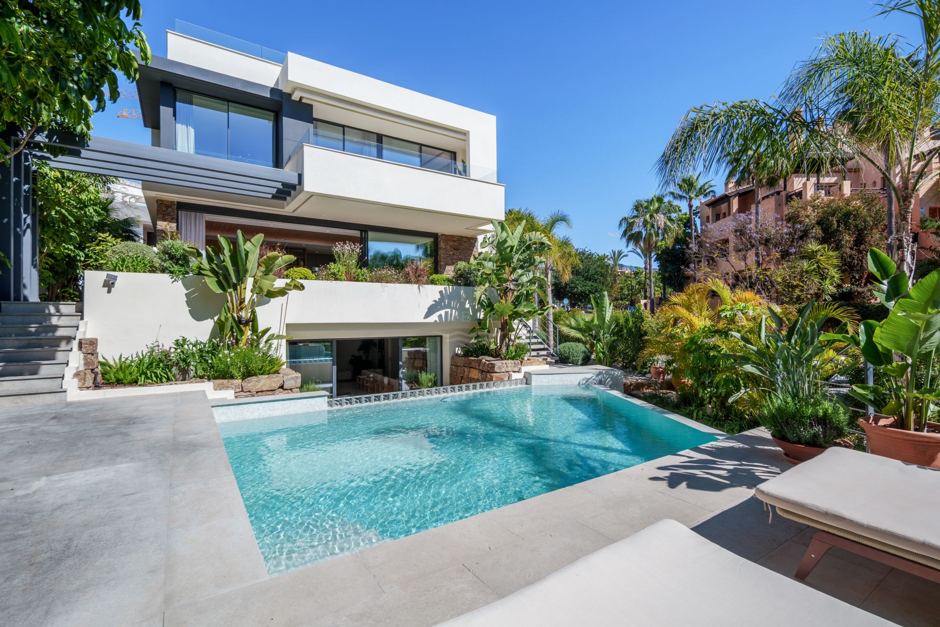 Contemporary Villa With Tropical Gardens And Solarium