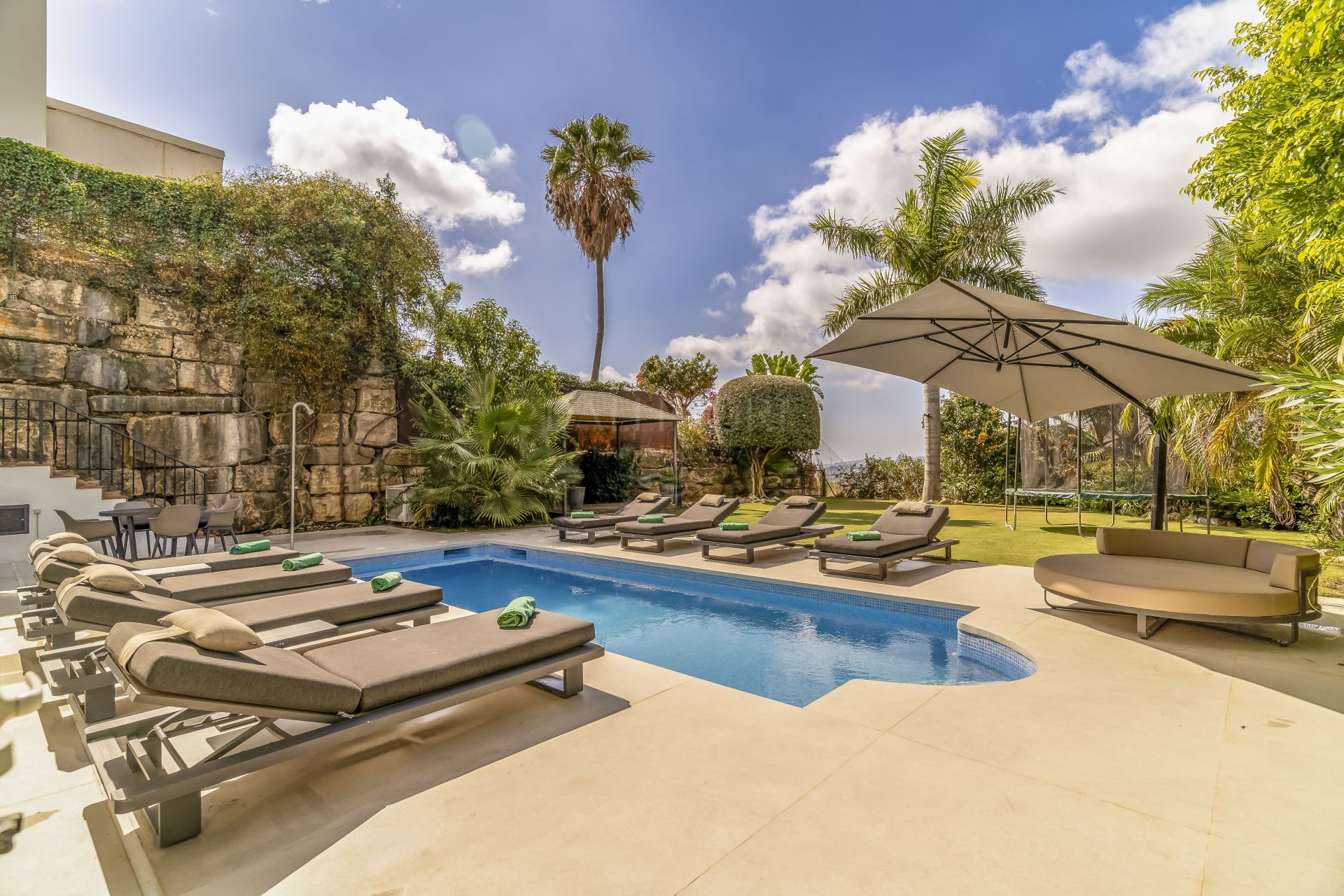 Stunning Fully Renovated 4-Bedroom Villa with Panoramic Views in Sierra Blanca Country Club