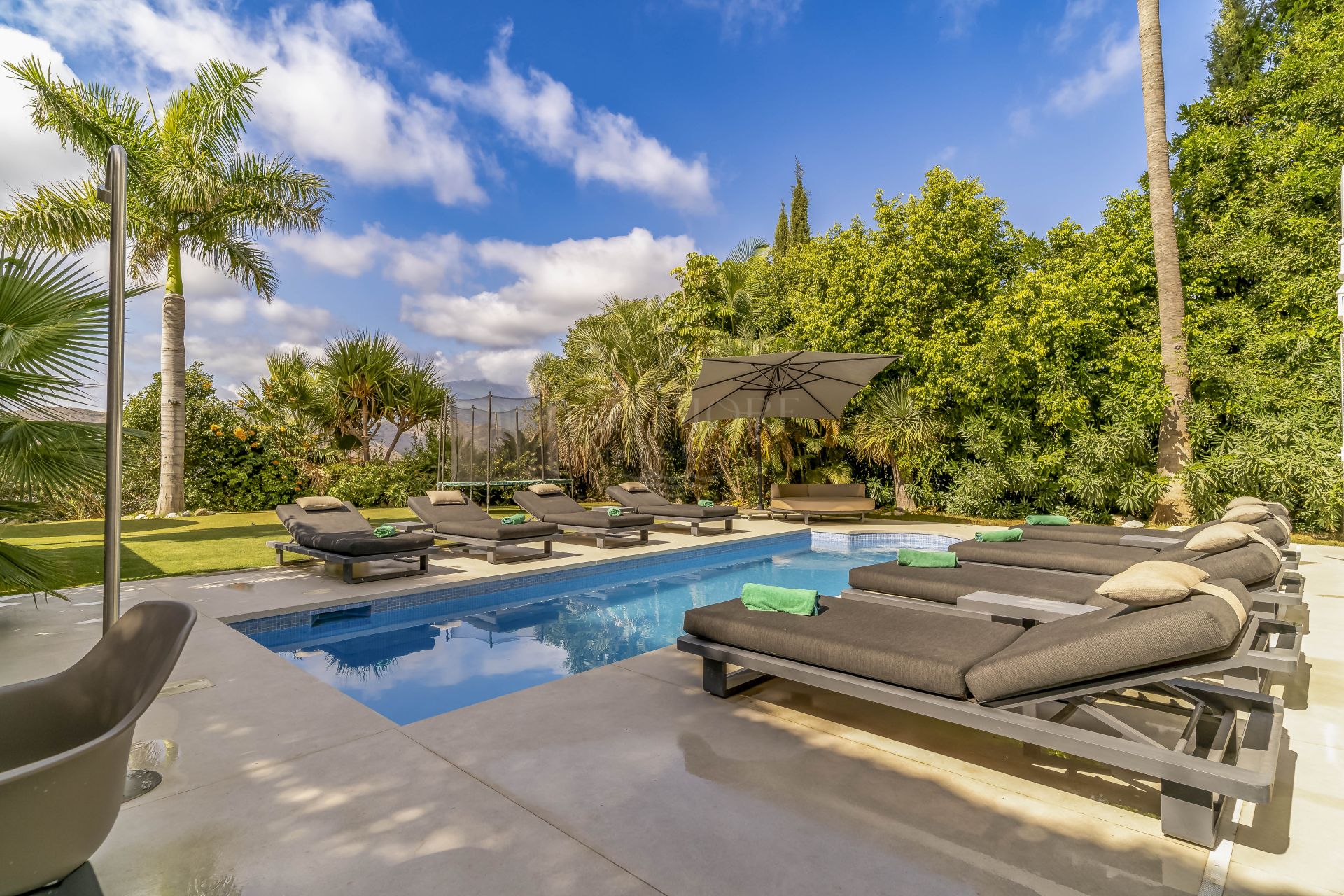 Stunning Fully Renovated 4-Bedroom Villa with Panoramic Views in Sierra Blanca Country Club