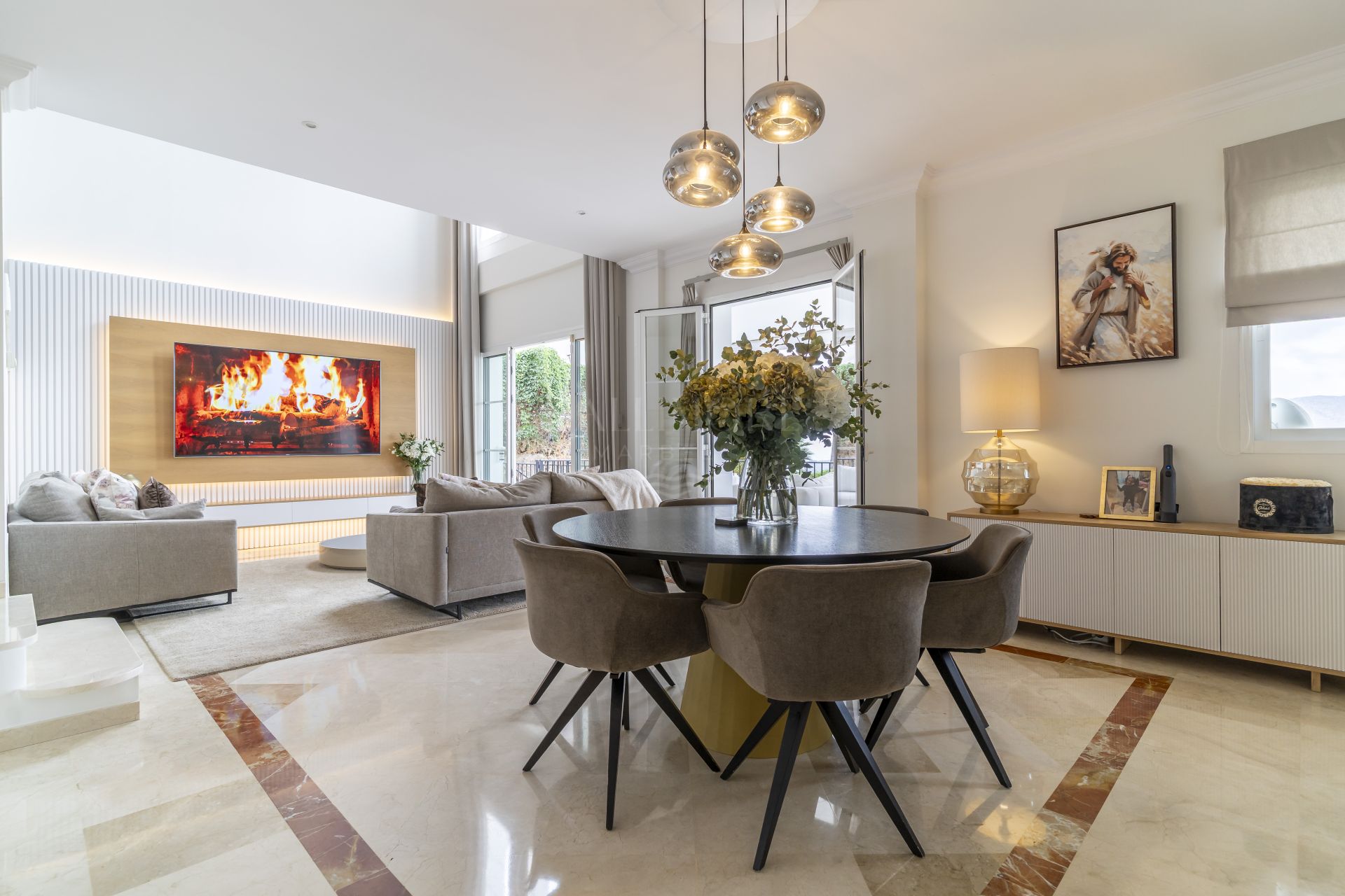 Stunning Fully Renovated 4-Bedroom Villa with Panoramic Views in Sierra Blanca Country Club