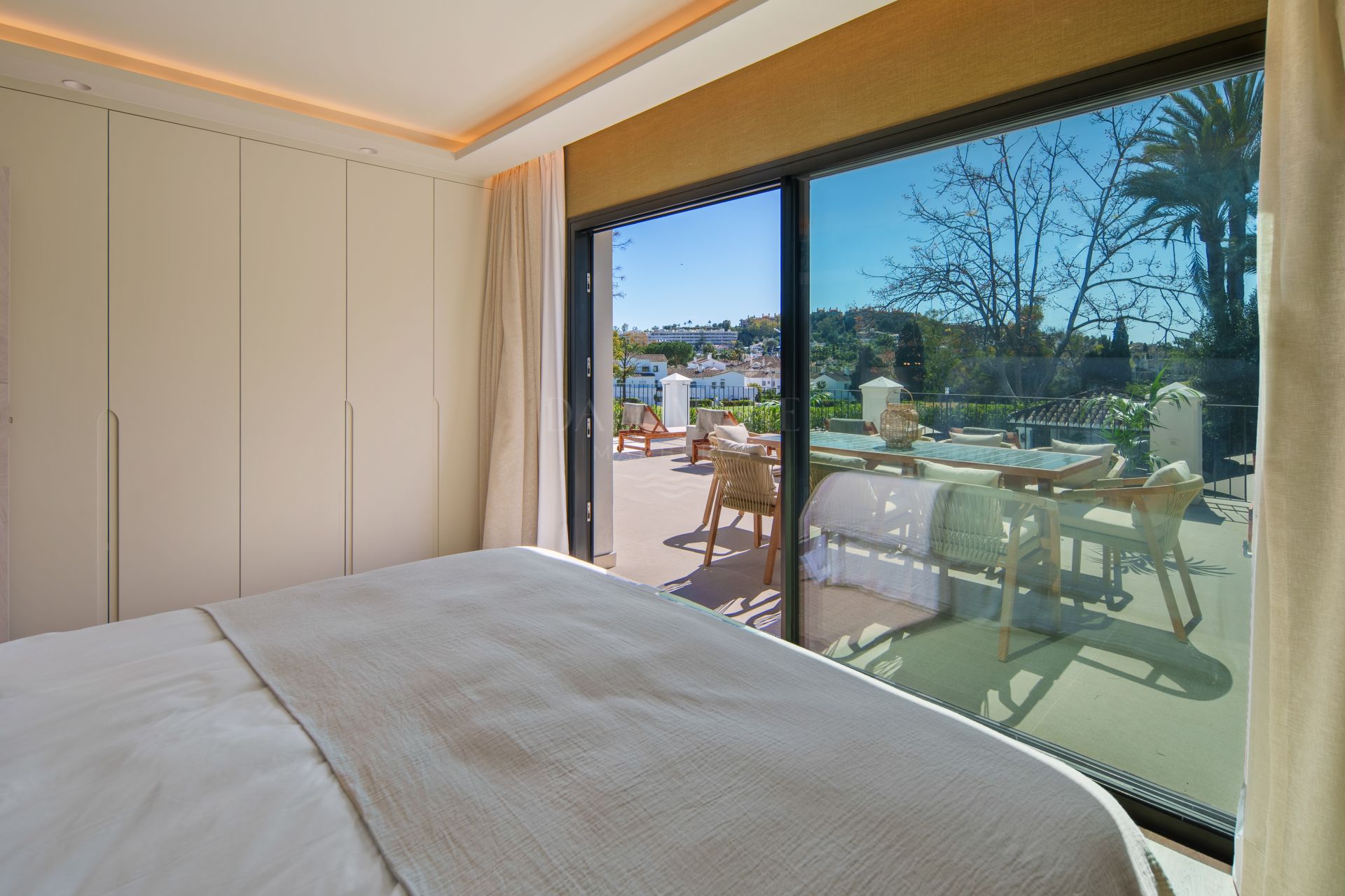 Five Bedroom Frontline Golf Villa In Nueva Andalucía