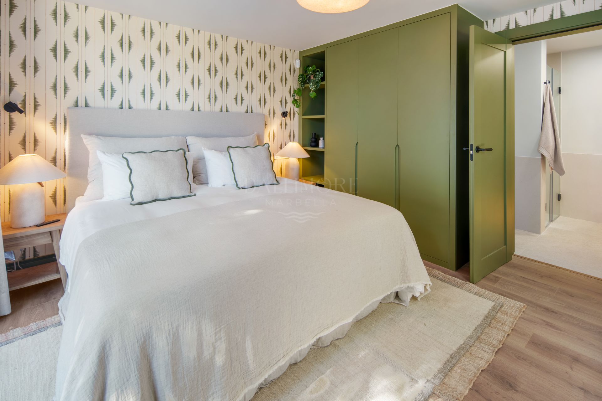 Five Bedroom Frontline Golf Villa In Nueva Andalucía