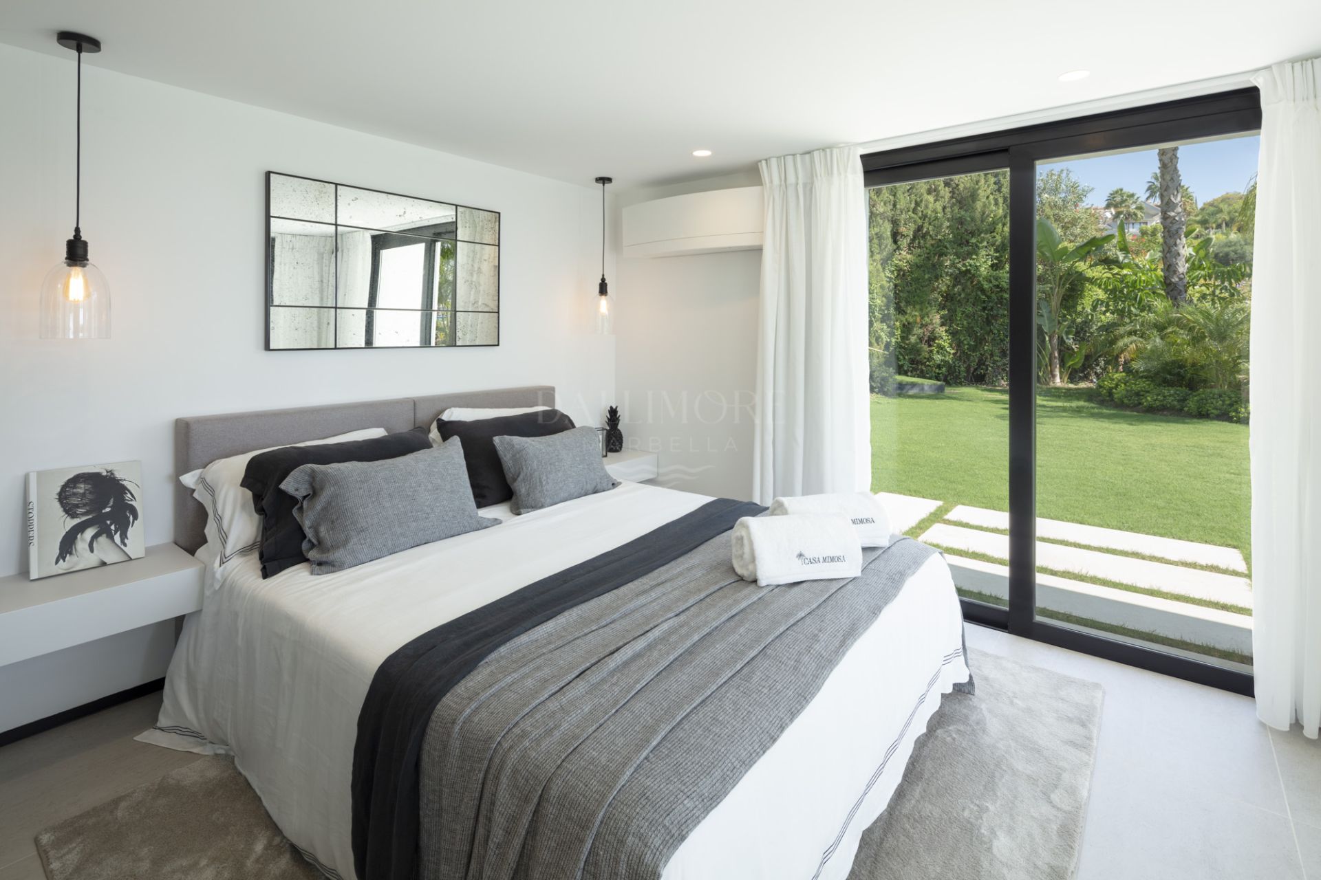 Contemporary Five Bedroom Home Near Los Naranjos Golf