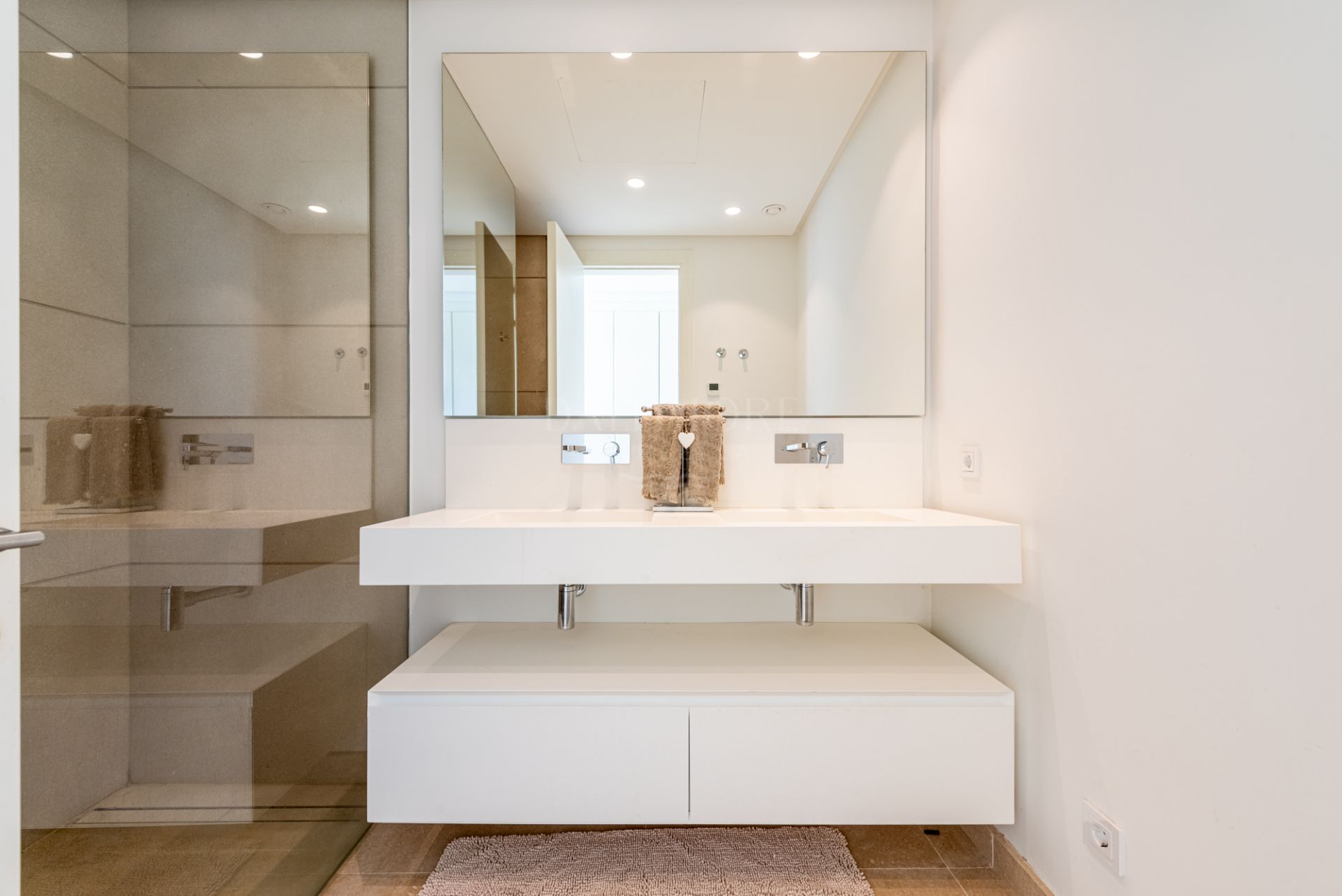 Large 3-Bedroom Duplex Apartment with Private Garden