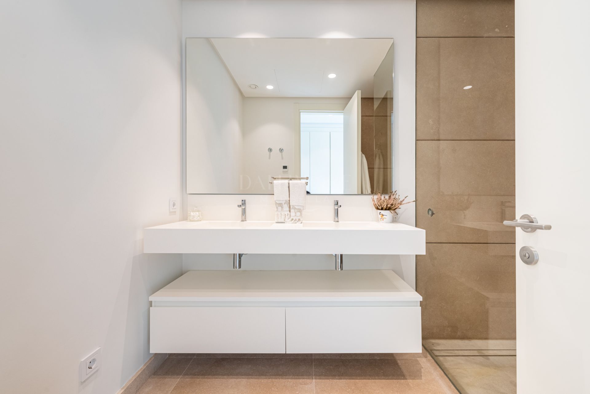 Large 3-Bedroom Duplex Apartment with Private Garden