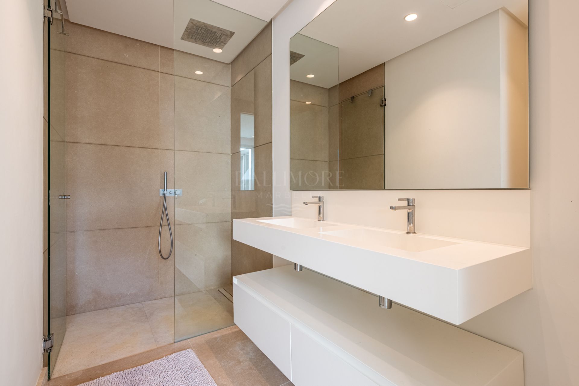 Large 3-Bedroom Duplex Apartment with Private Garden