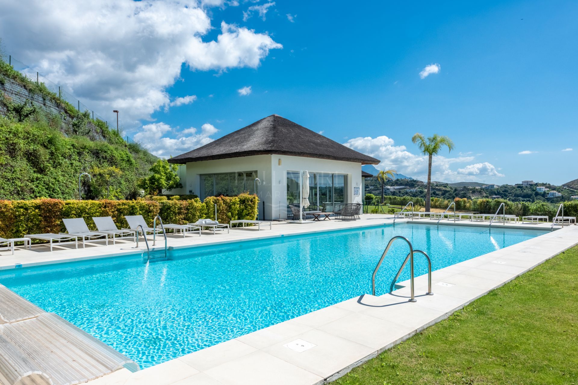 Large 3-Bedroom Duplex Apartment with Private Garden