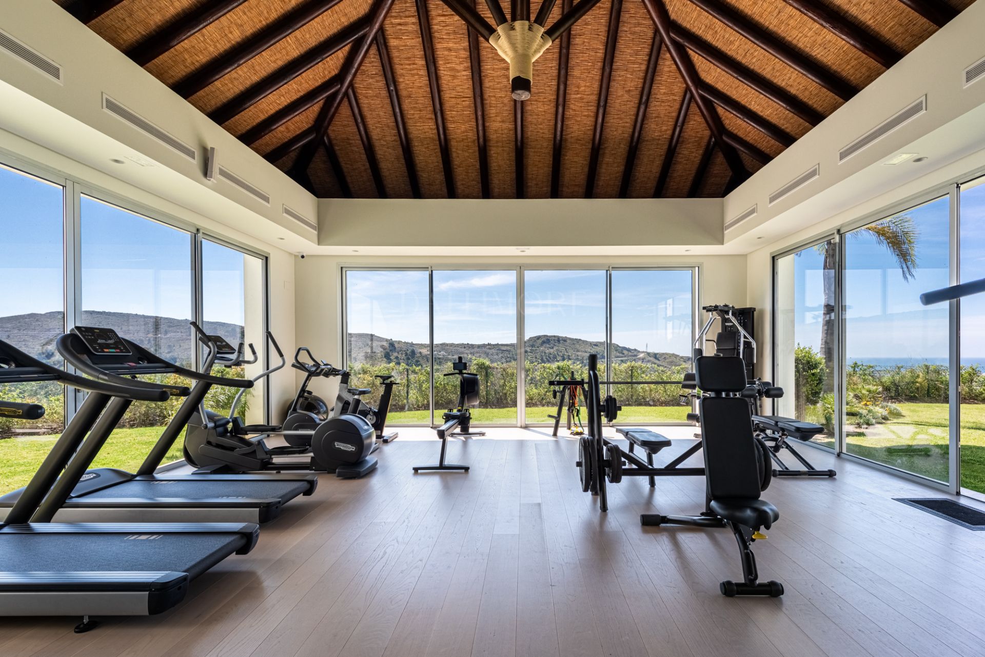 Large 3-Bedroom Duplex Apartment with Private Garden