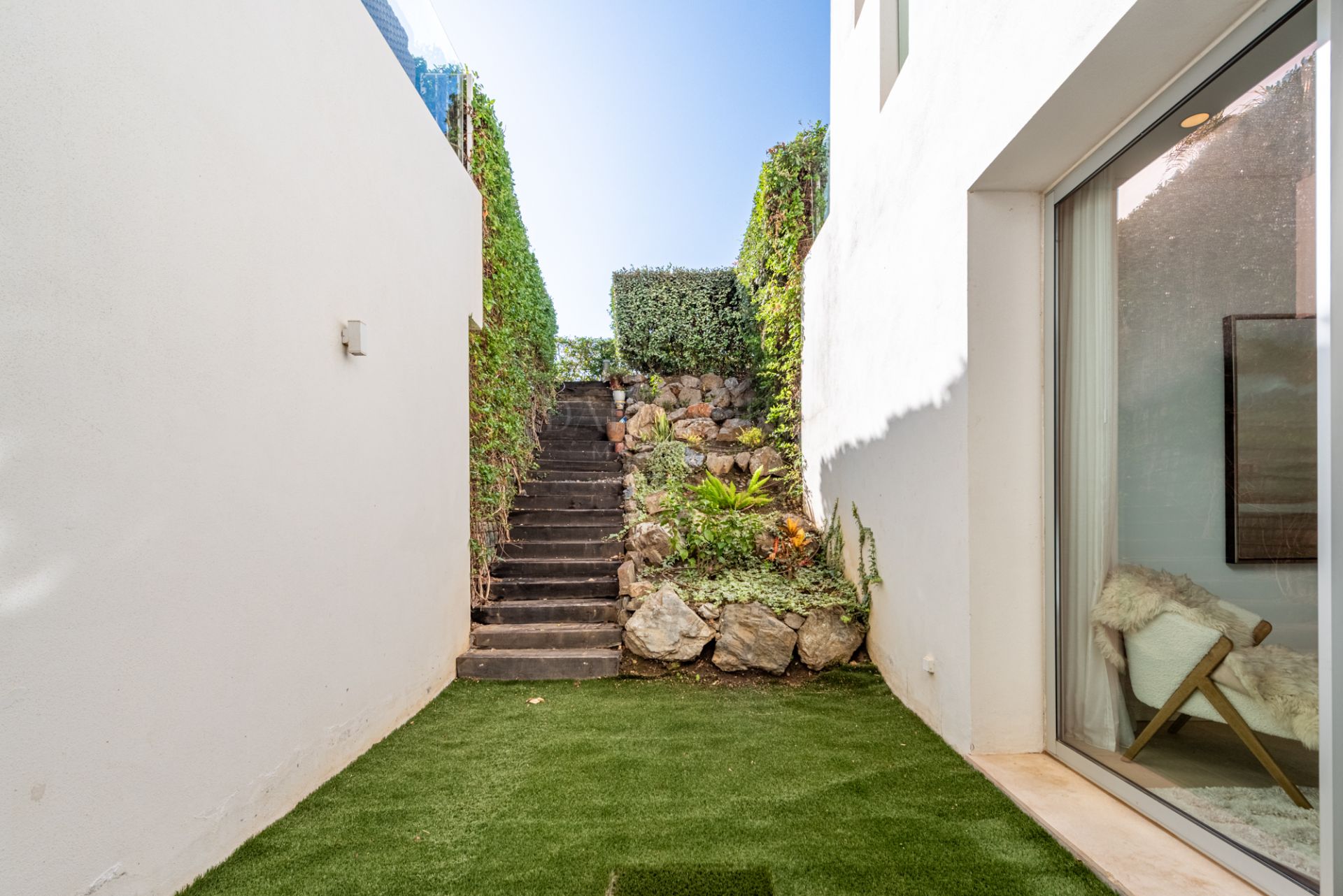 Large 3-Bedroom Duplex Apartment with Private Garden
