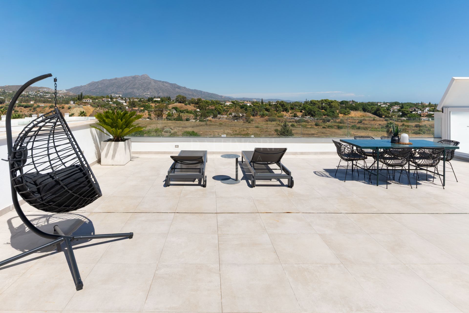 Luxury Duplex Penthouse with Private Rooftop on the New Golden Mile