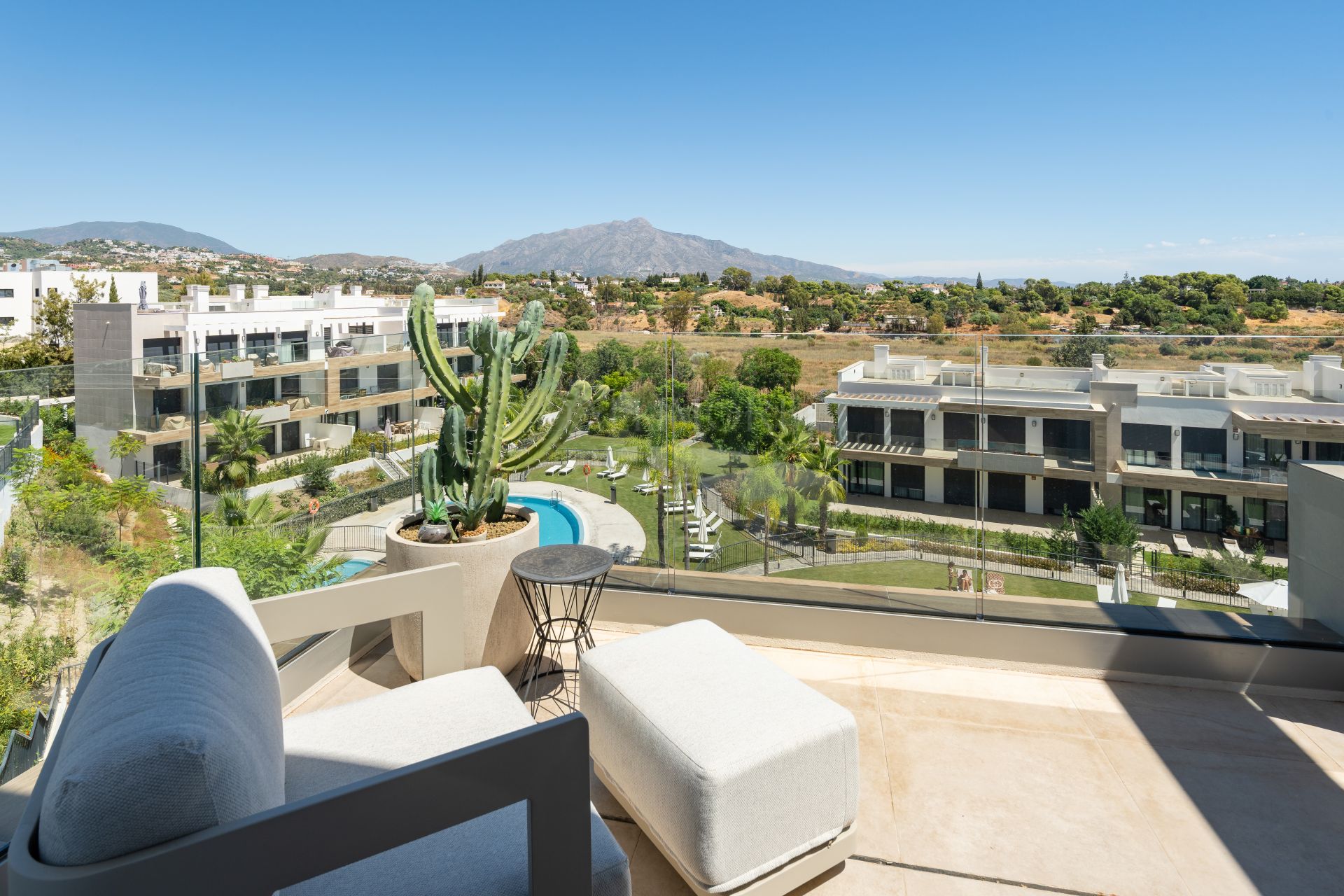 Luxury Duplex Penthouse with Private Rooftop on the New Golden Mile