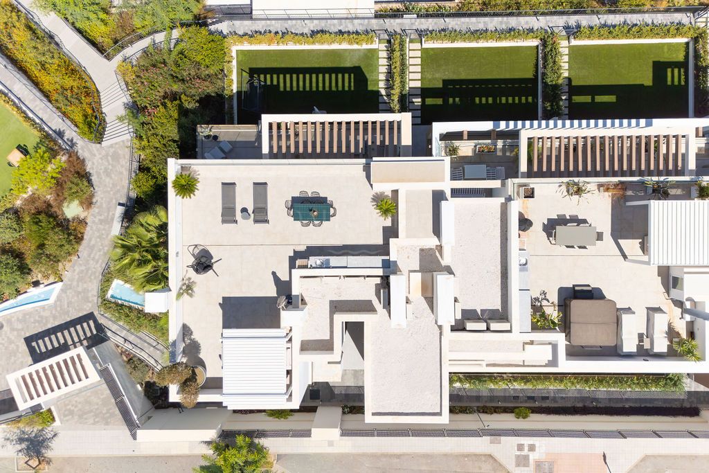 Luxury Duplex Penthouse with Private Rooftop on the New Golden Mile
