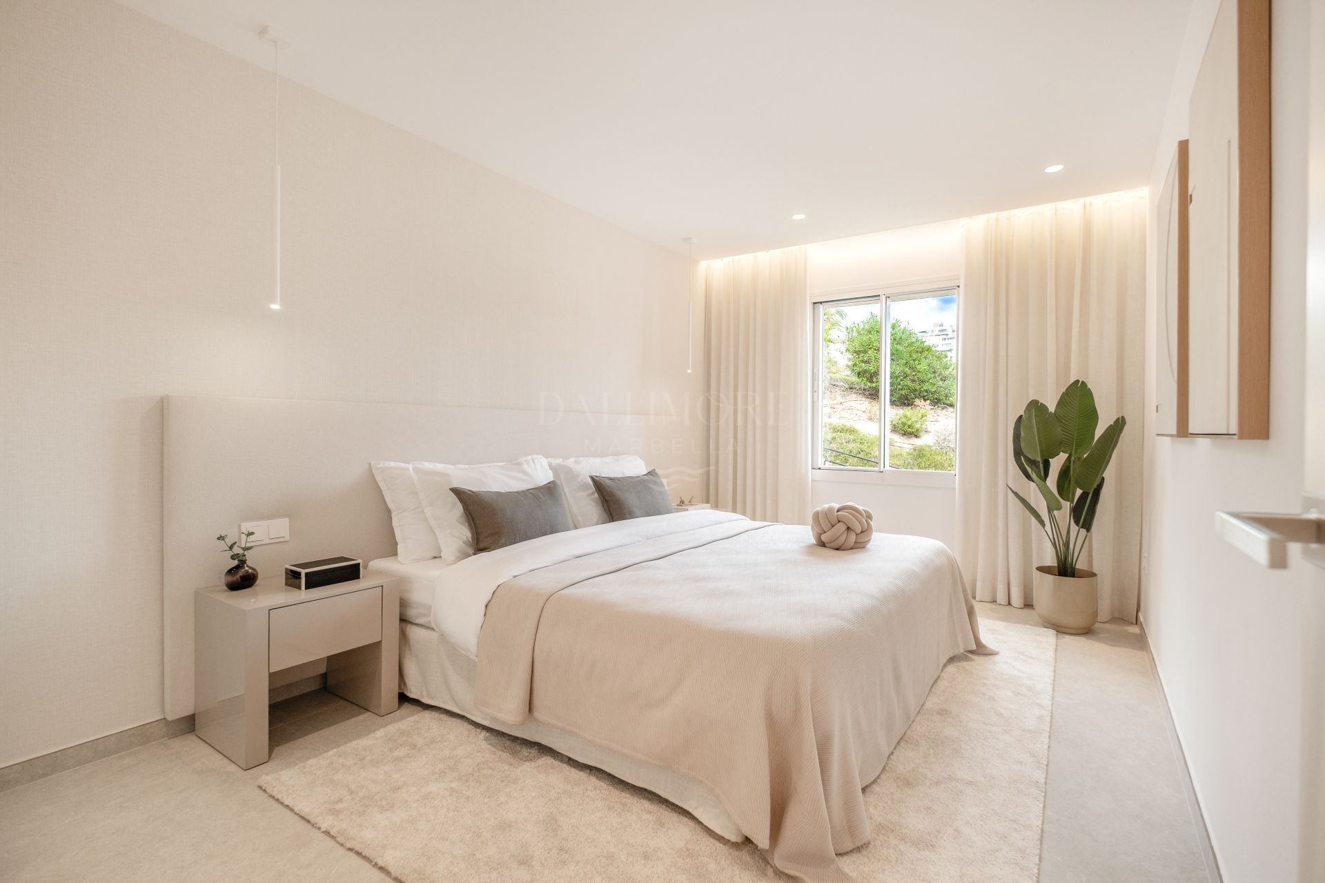 Fully Renovated 3-Bed | South-Facing | Panoramic Sea Views