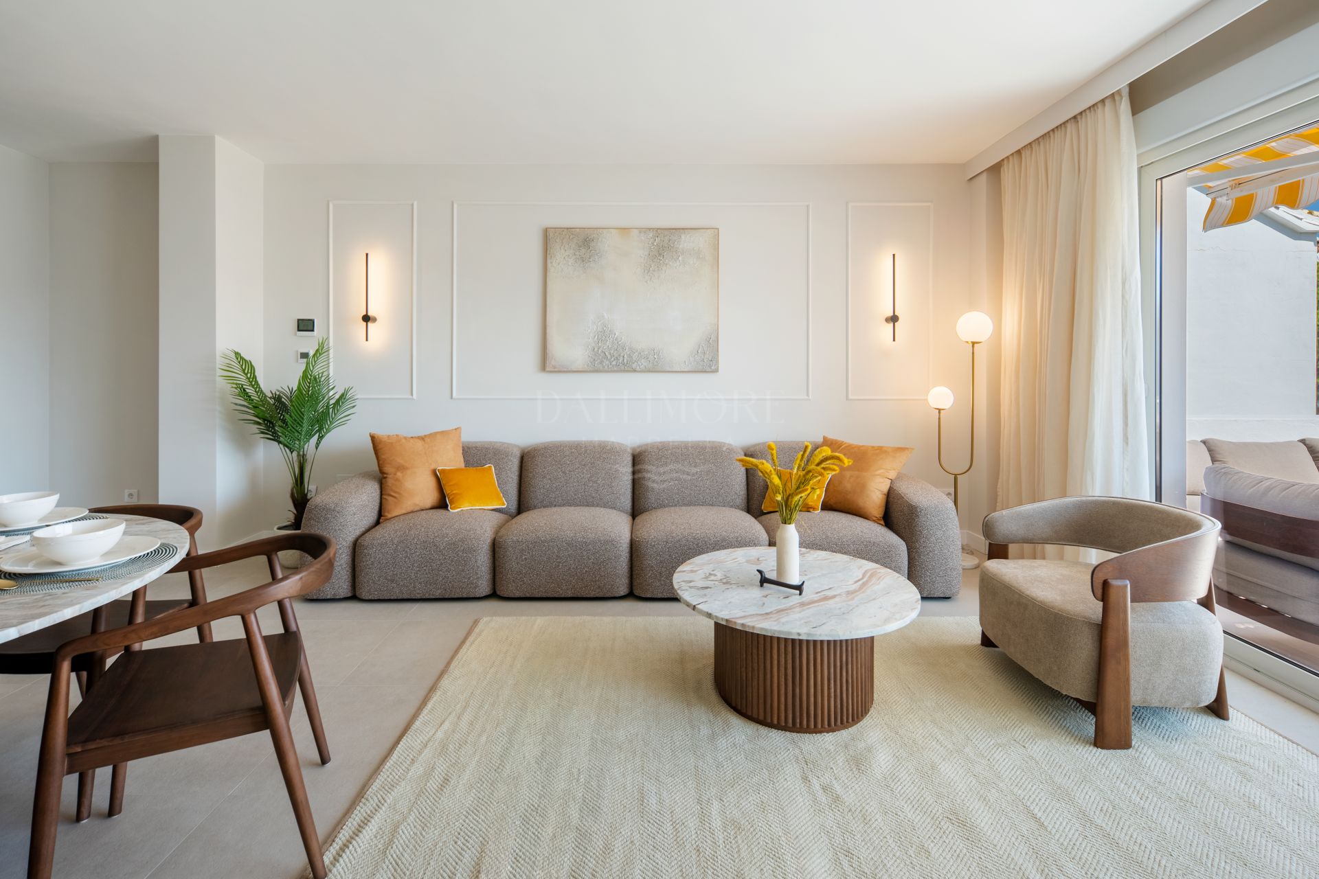 Beautifully refurbished beachside penthouse in El Presidente