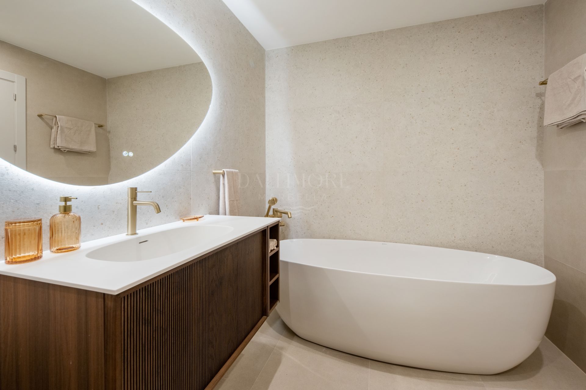 Beautifully refurbished beachside penthouse in El Presidente