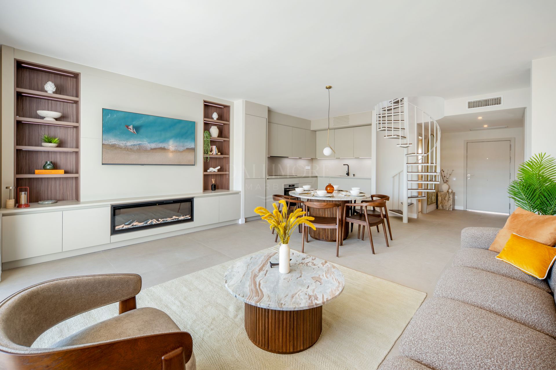 Beautifully refurbished beachside penthouse in El Presidente