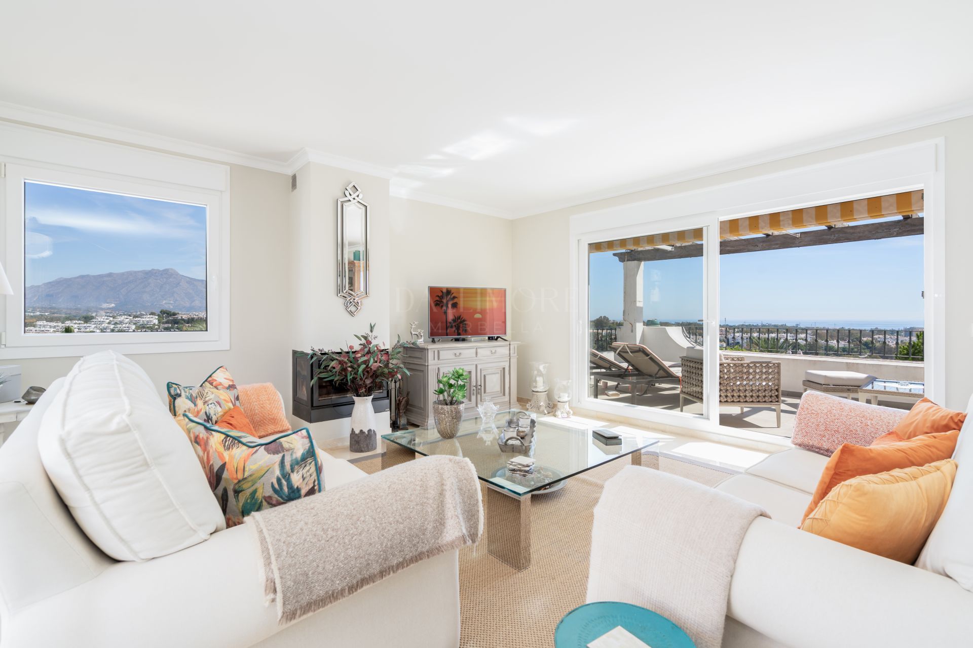 Stunning 3-Bedroom Penthouse with Sea & Mountain Views