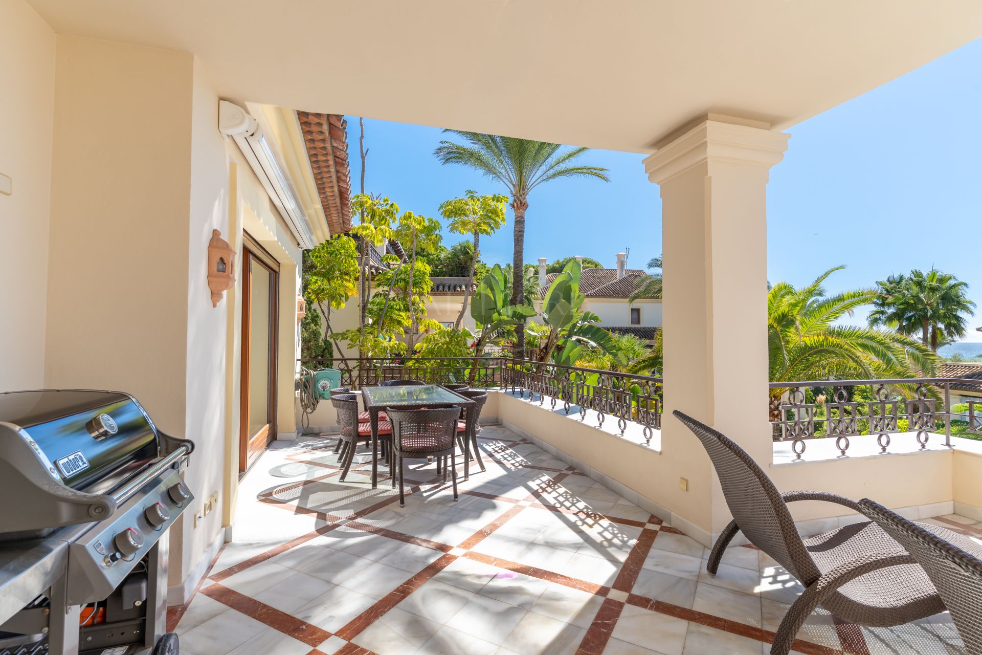 Luxury 3 Bedroom Beachfront Apartment with Sea Views | Los Monteros Playa, Marbella