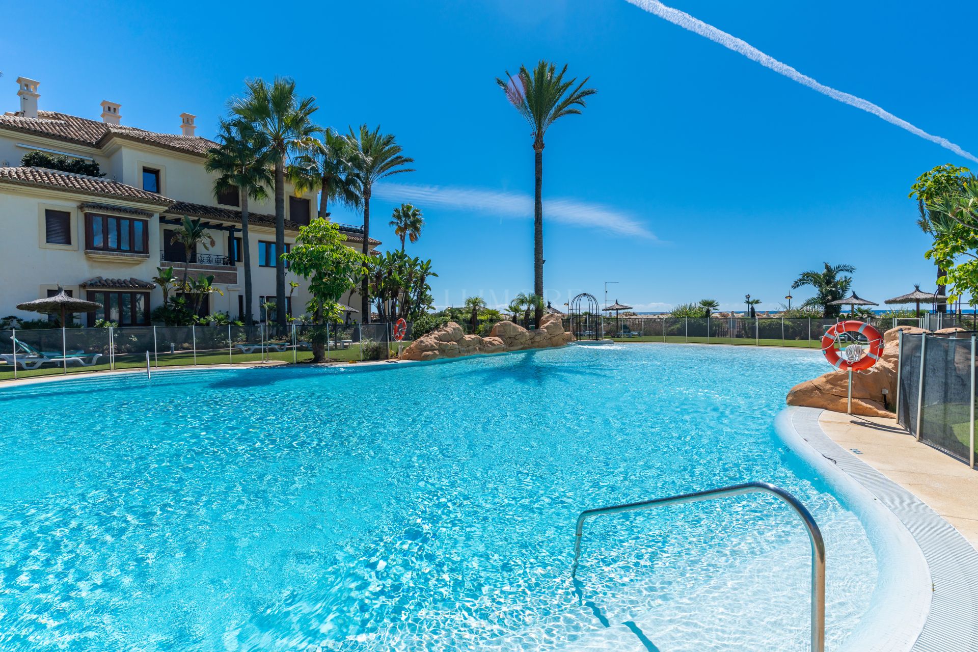 Luxury 3 Bedroom Beachfront Apartment with Sea Views | Los Monteros Playa, Marbella