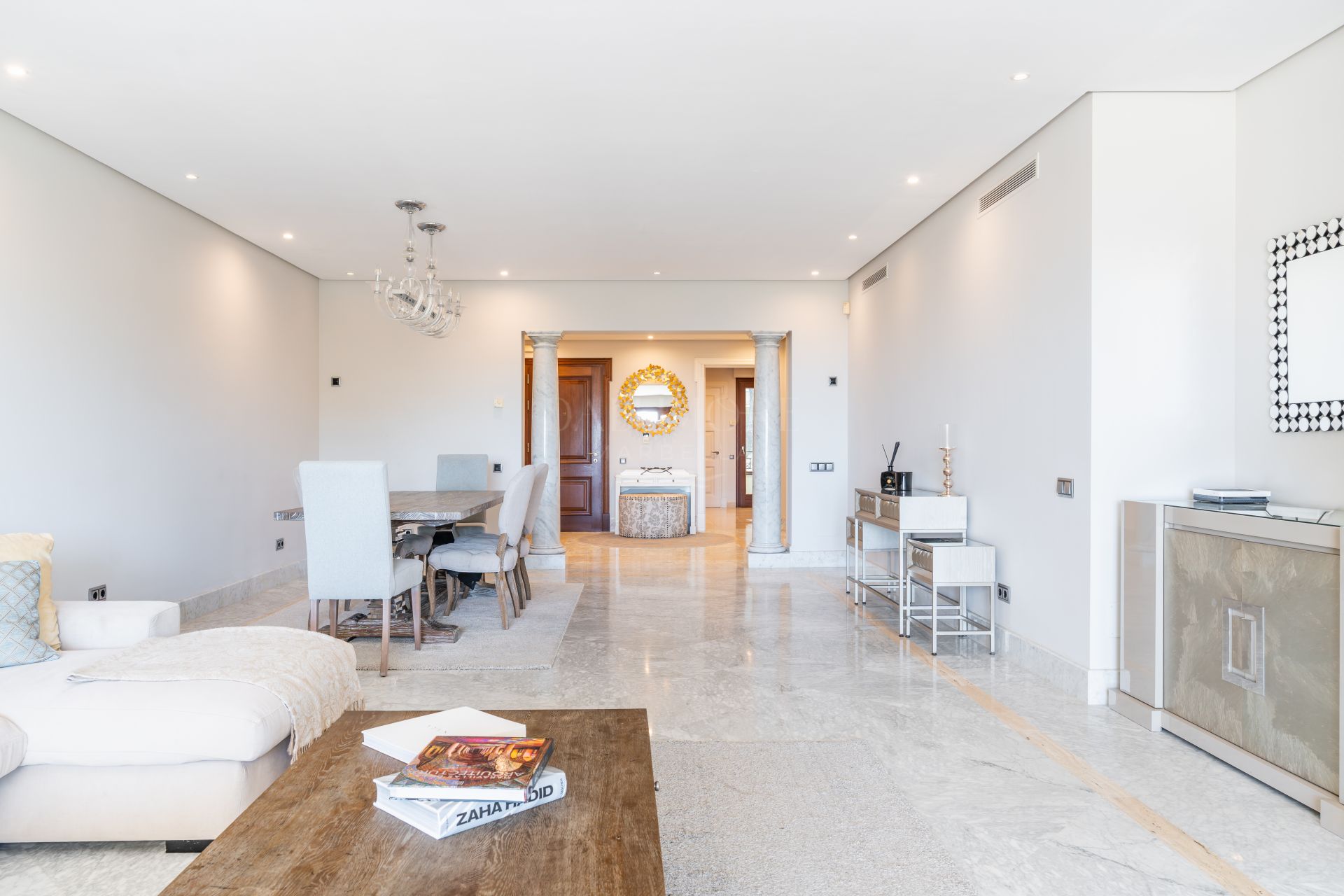 Luxury 3 Bedroom Beachfront Apartment with Sea Views | Los Monteros Playa, Marbella