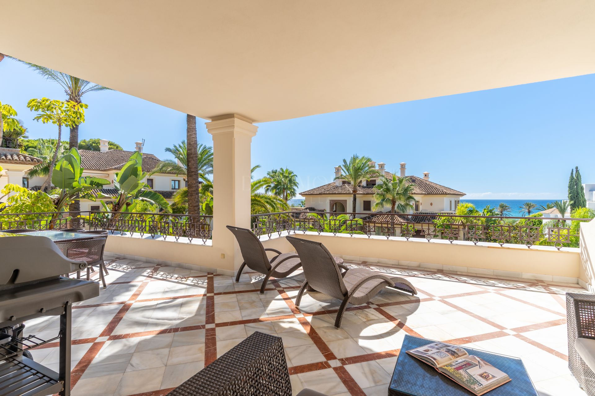 Luxury 3 Bedroom Beachfront Apartment with Sea Views | Los Monteros Playa, Marbella