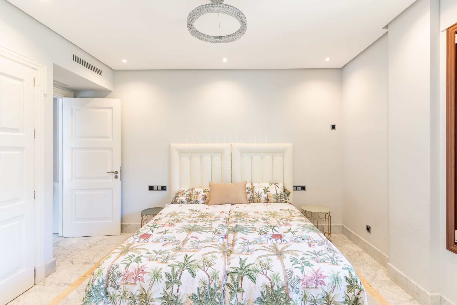 Luxury 3 Bedroom Beachfront Apartment with Sea Views | Los Monteros Playa, Marbella