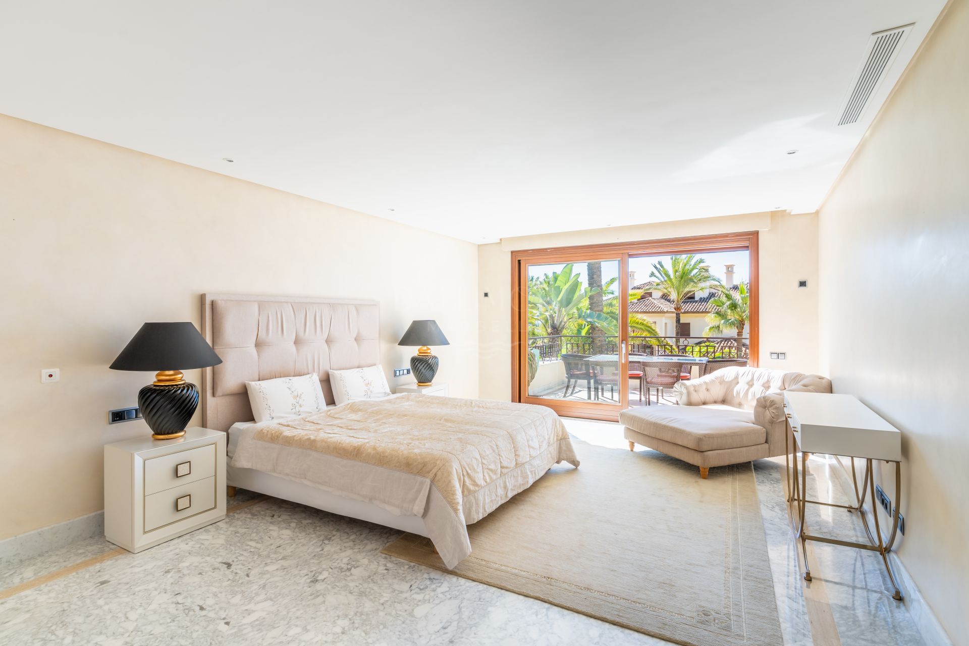 Luxury 3 Bedroom Beachfront Apartment with Sea Views | Los Monteros Playa, Marbella