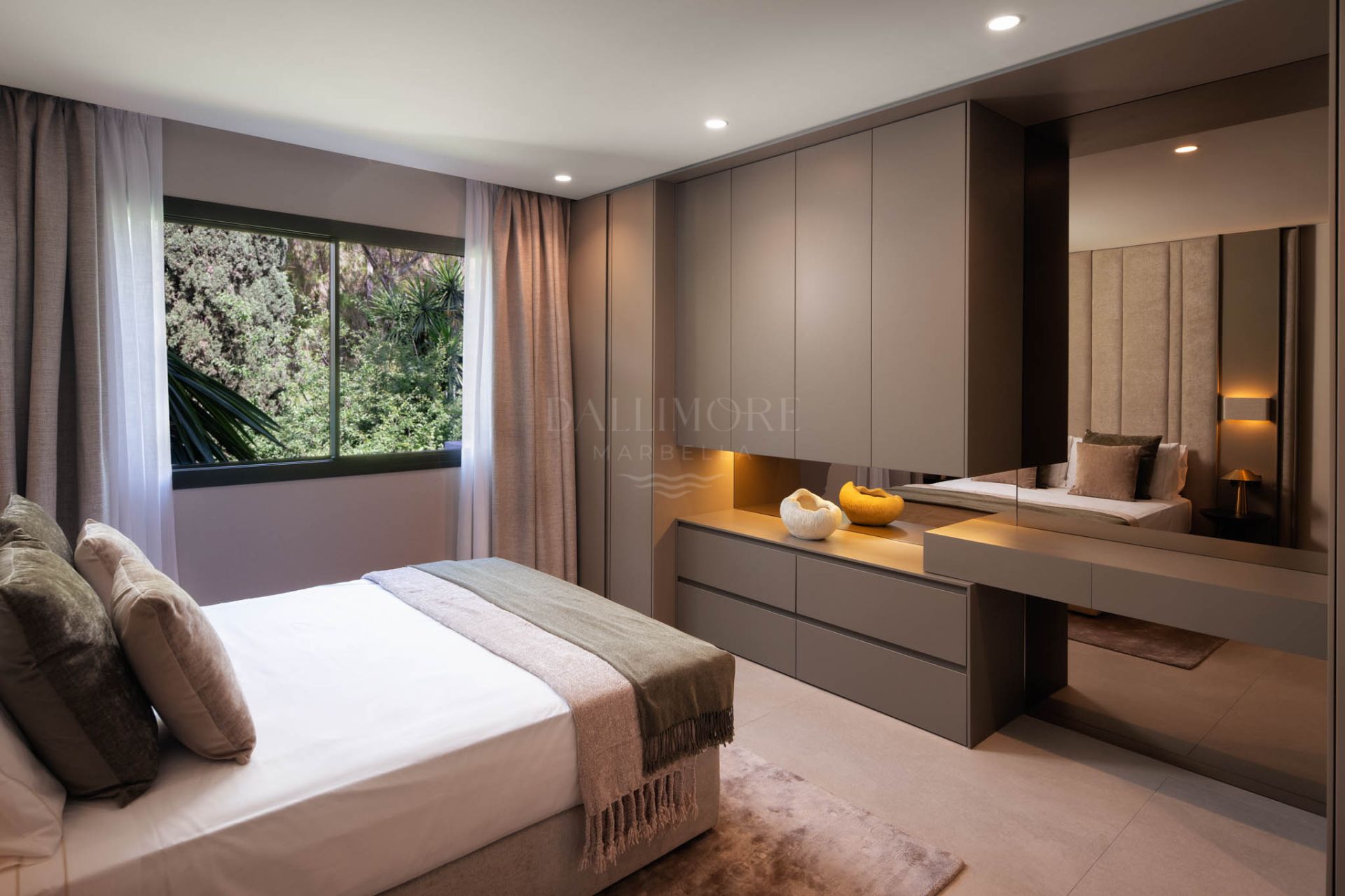 Beautifully Renovated Duplex Penthouse with 105 m² Private Rooftop