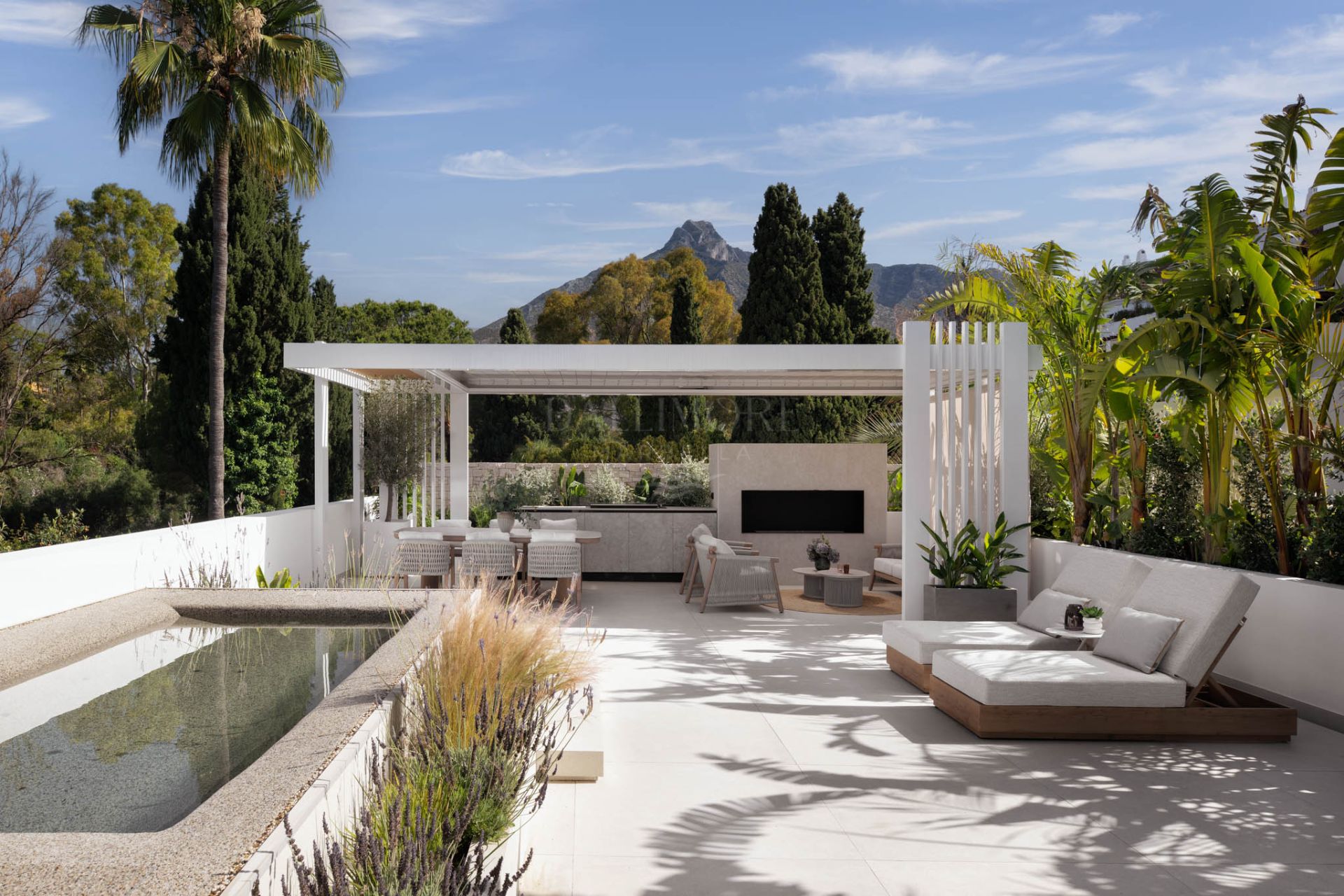 Beautifully Renovated Duplex Penthouse with 105 m² Private Rooftop