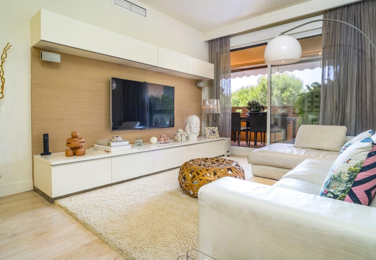 Lovely Golden Mile 3 beds apartment ready to move in