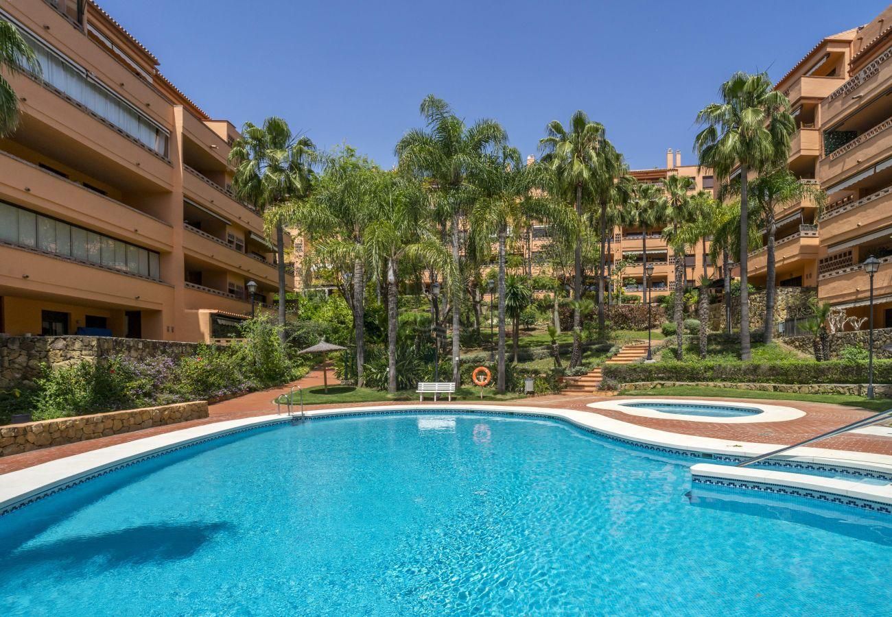 Lovely Golden Mile 3 beds apartment ready to move in
