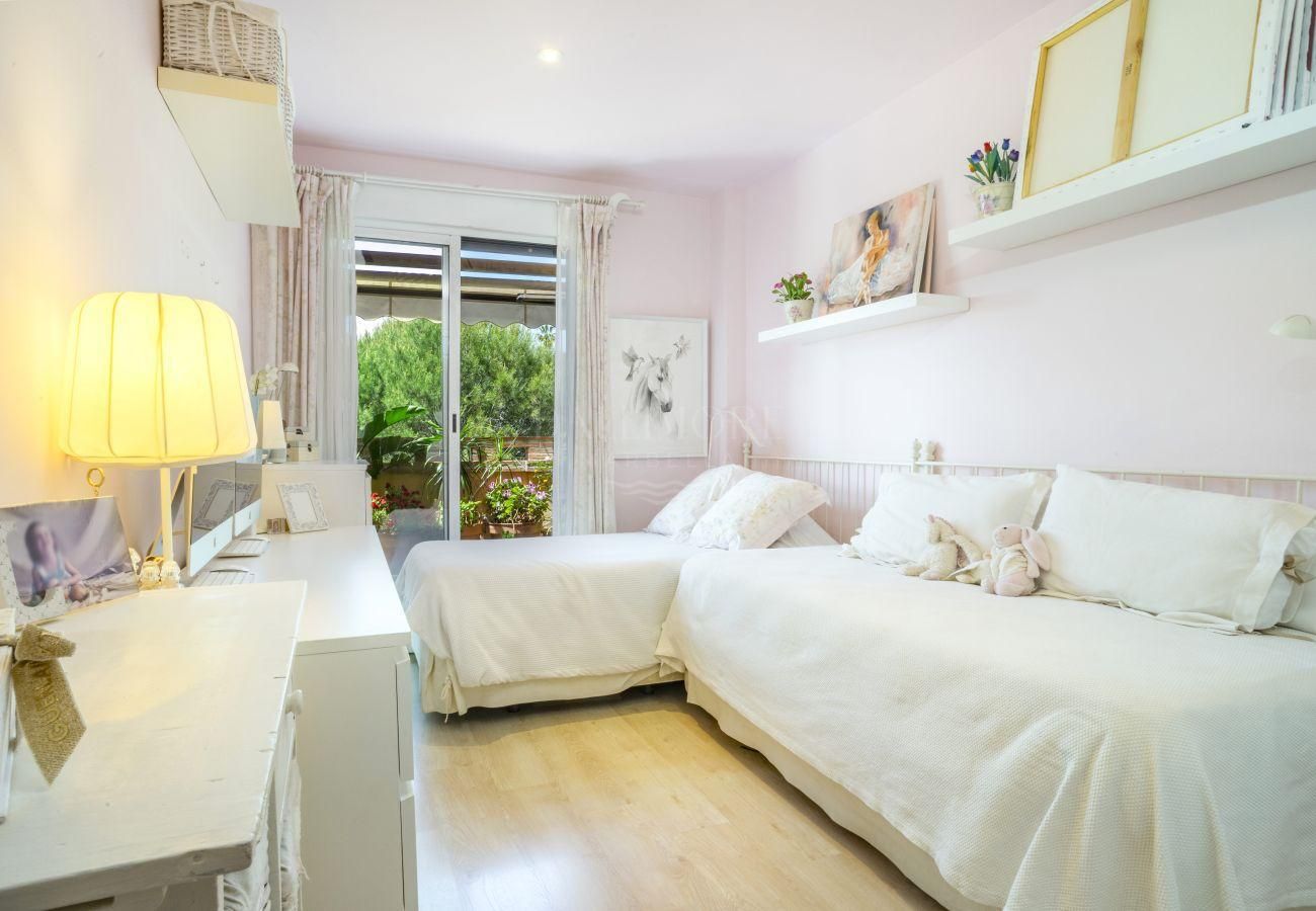 Lovely Golden Mile 3 beds apartment ready to move in