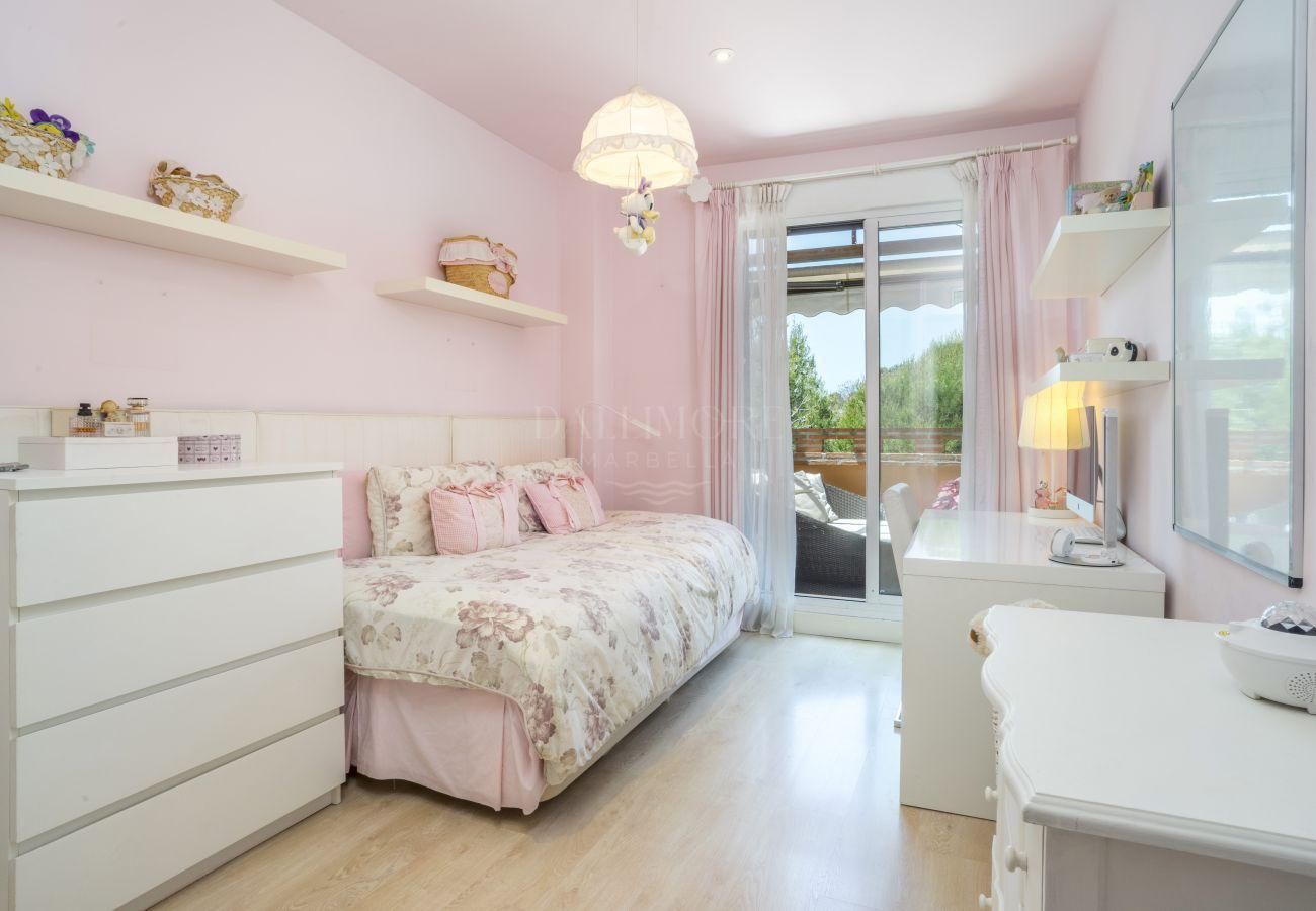 Lovely Golden Mile 3 beds apartment ready to move in