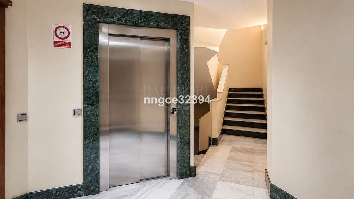 Apartamento de 2 dormitorios con vistas al mar en Sierra Blanca, a 5 minutos de Marbella Milla de Oro