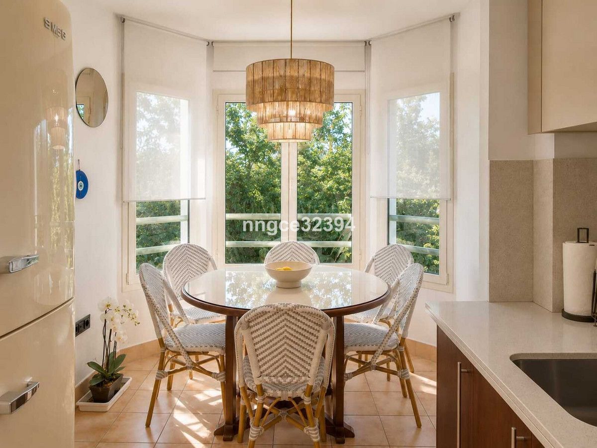 Apartamento de 2 dormitorios con vistas al mar en Sierra Blanca, a 5 minutos de Marbella Milla de Oro