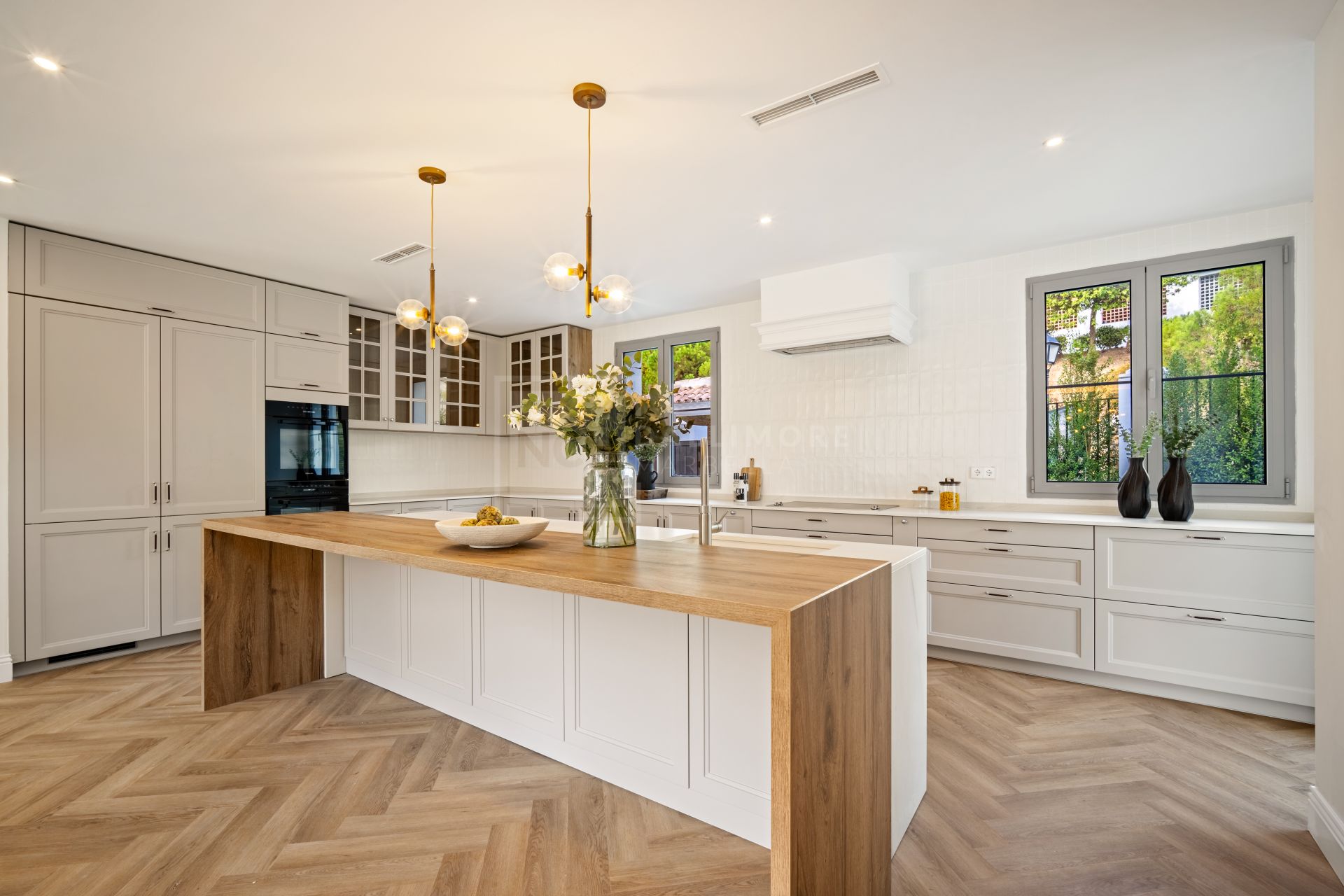 Beautifully Crafted Villa with Private Pool, Gym and Wine Cellar