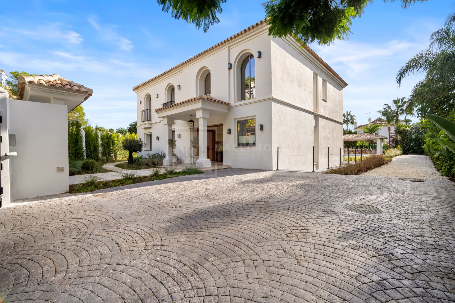 Beautifully Crafted Villa with Private Pool, Gym and Wine Cellar