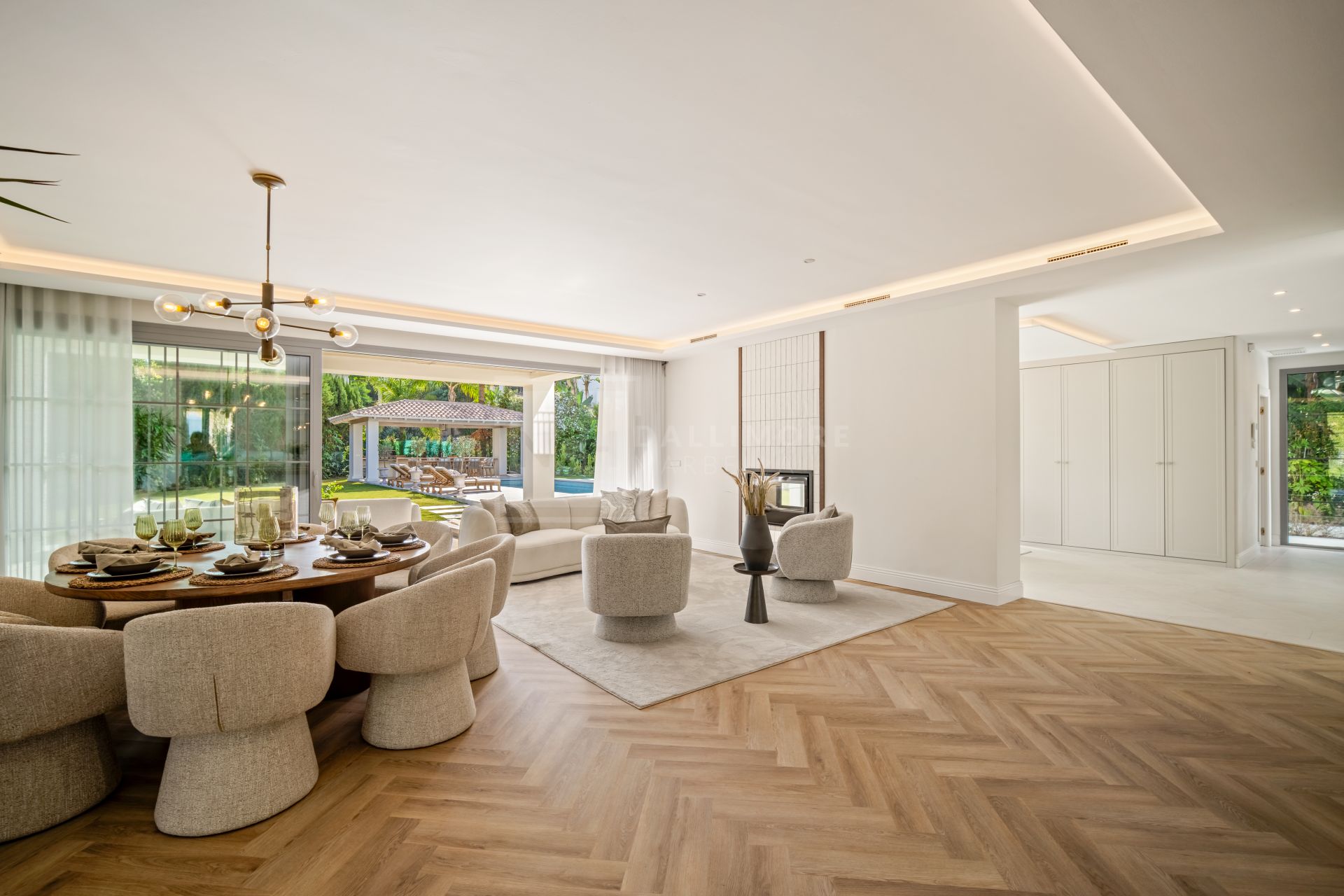 Beautifully Crafted Villa with Private Pool, Gym and Wine Cellar