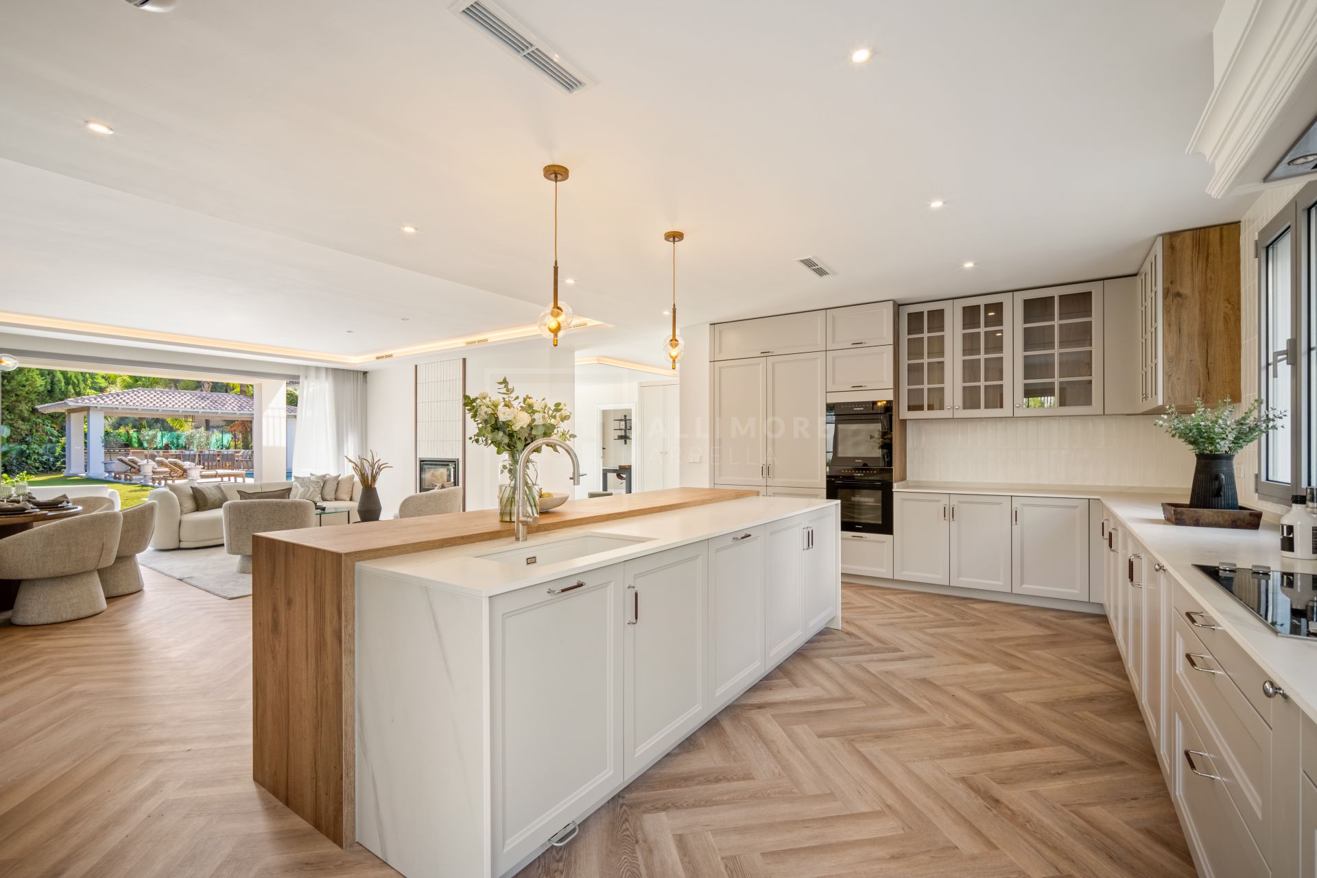 Beautifully Crafted Villa with Private Pool, Gym and Wine Cellar