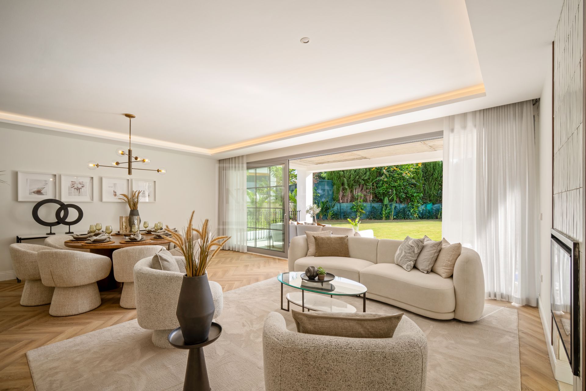Beautifully Crafted Villa with Private Pool, Gym and Wine Cellar