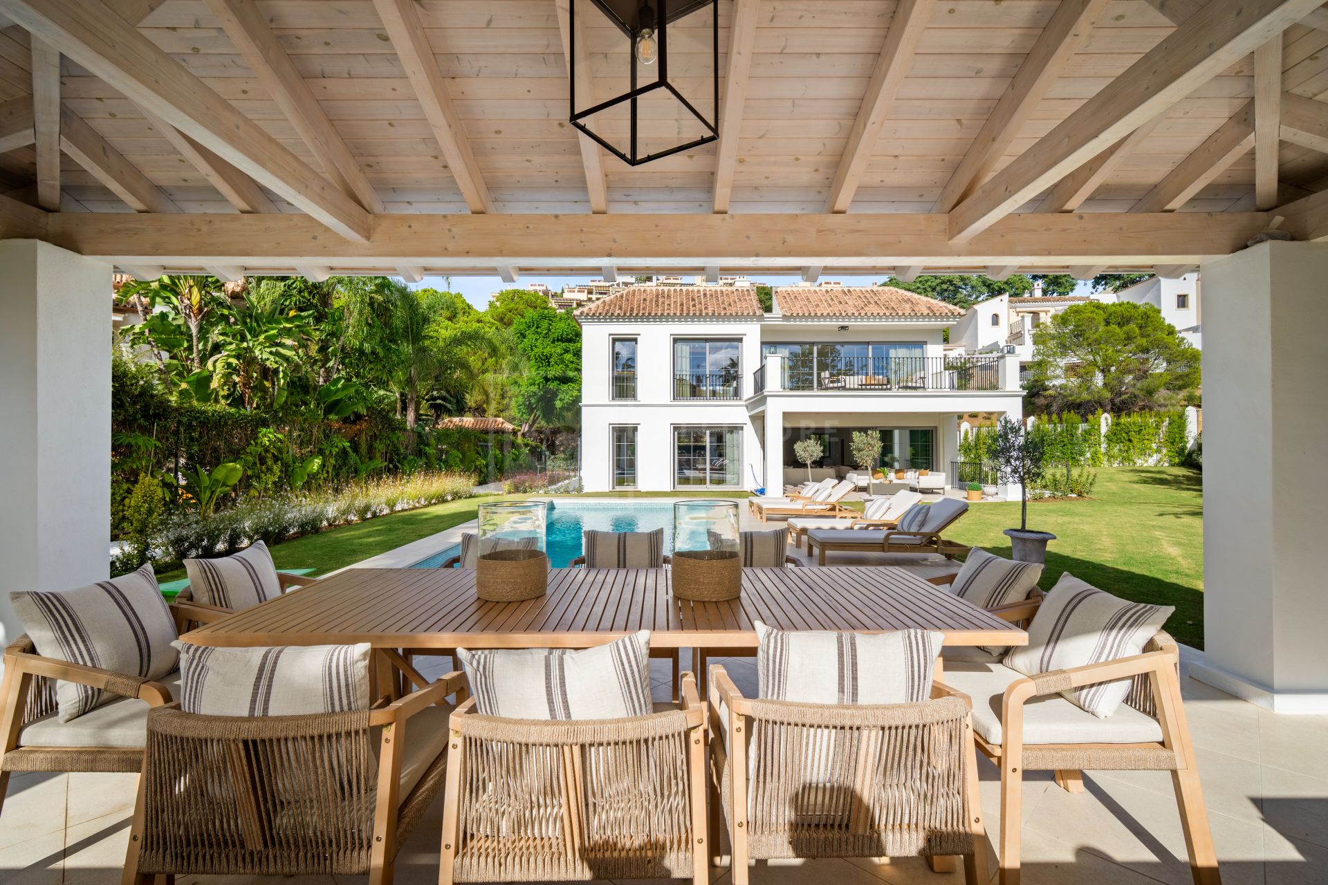 Beautifully Crafted Villa with Private Pool, Gym and Wine Cellar