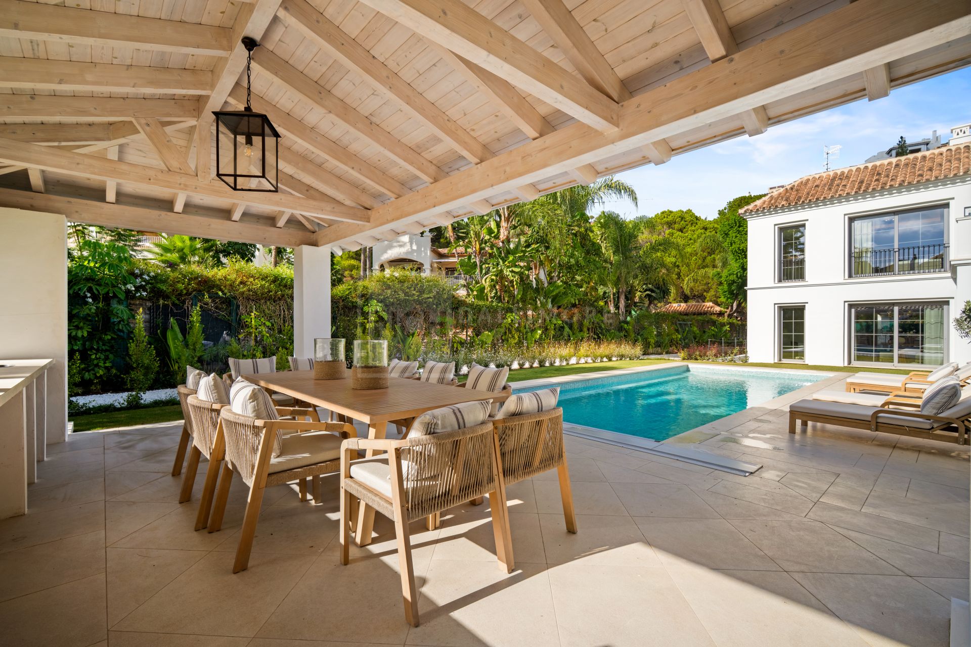 Beautifully Crafted Villa with Private Pool, Gym and Wine Cellar