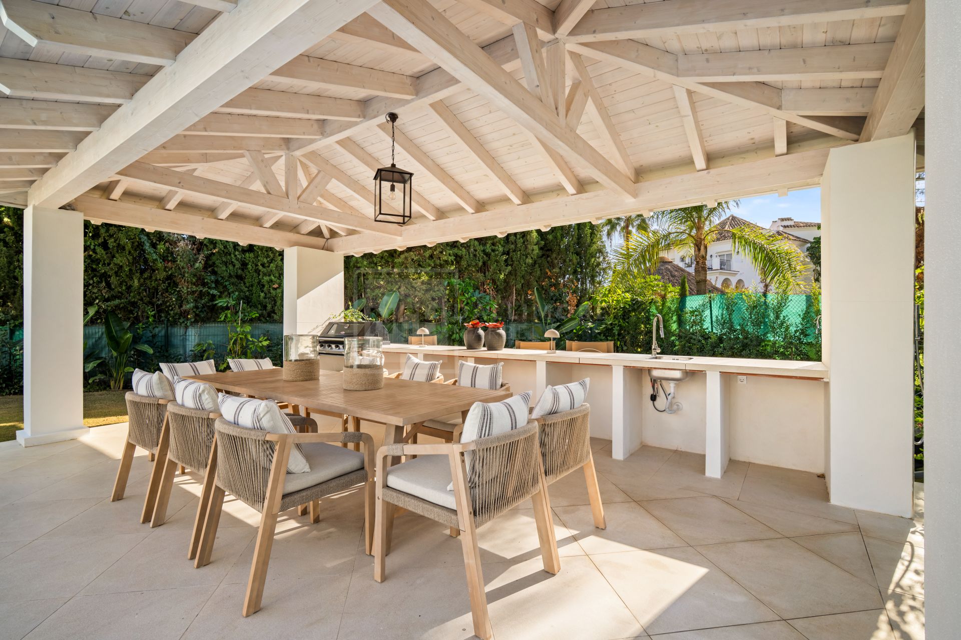 Beautifully Crafted Villa with Private Pool, Gym and Wine Cellar